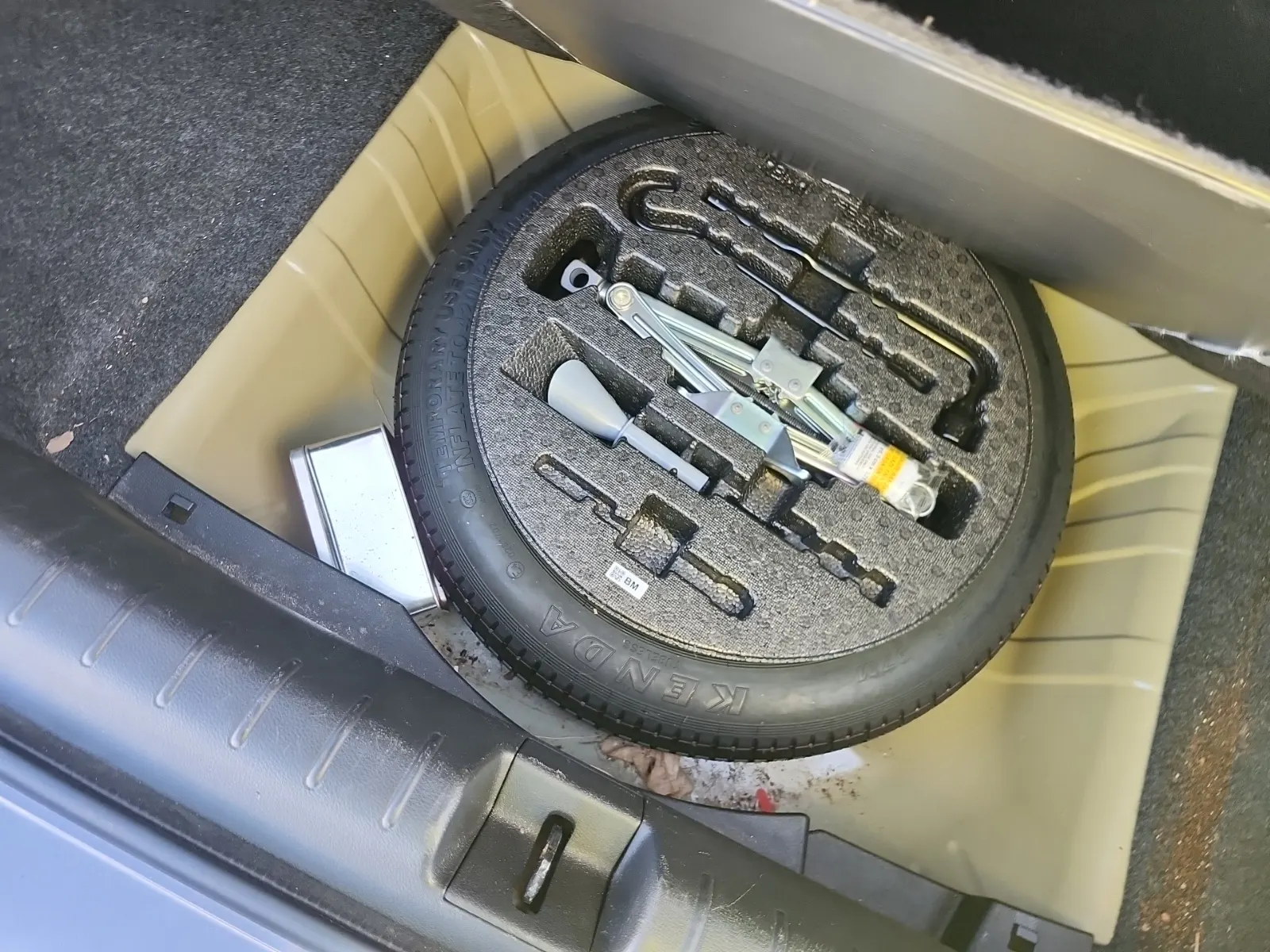 Spare Tire & Wheel Photo