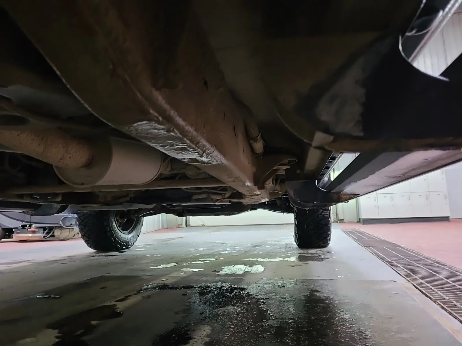Undercarriage - Passenger Photo
