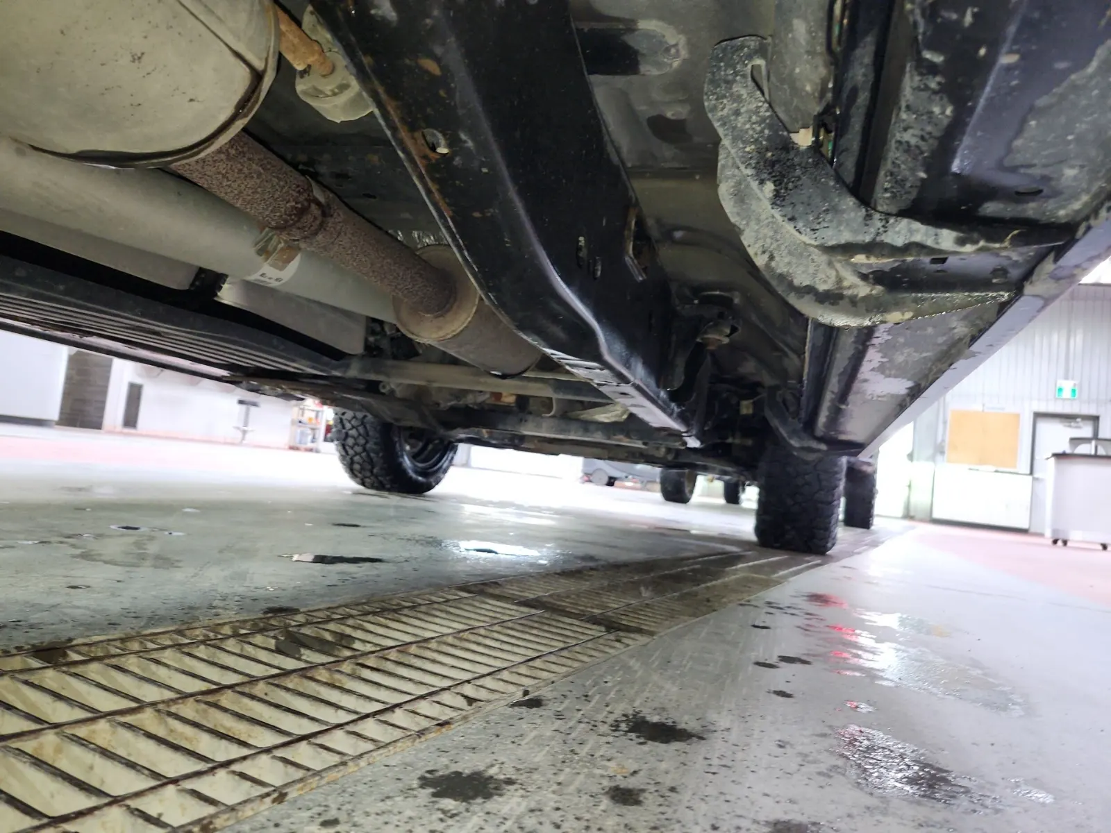 Undercarriage - Passenger Photo