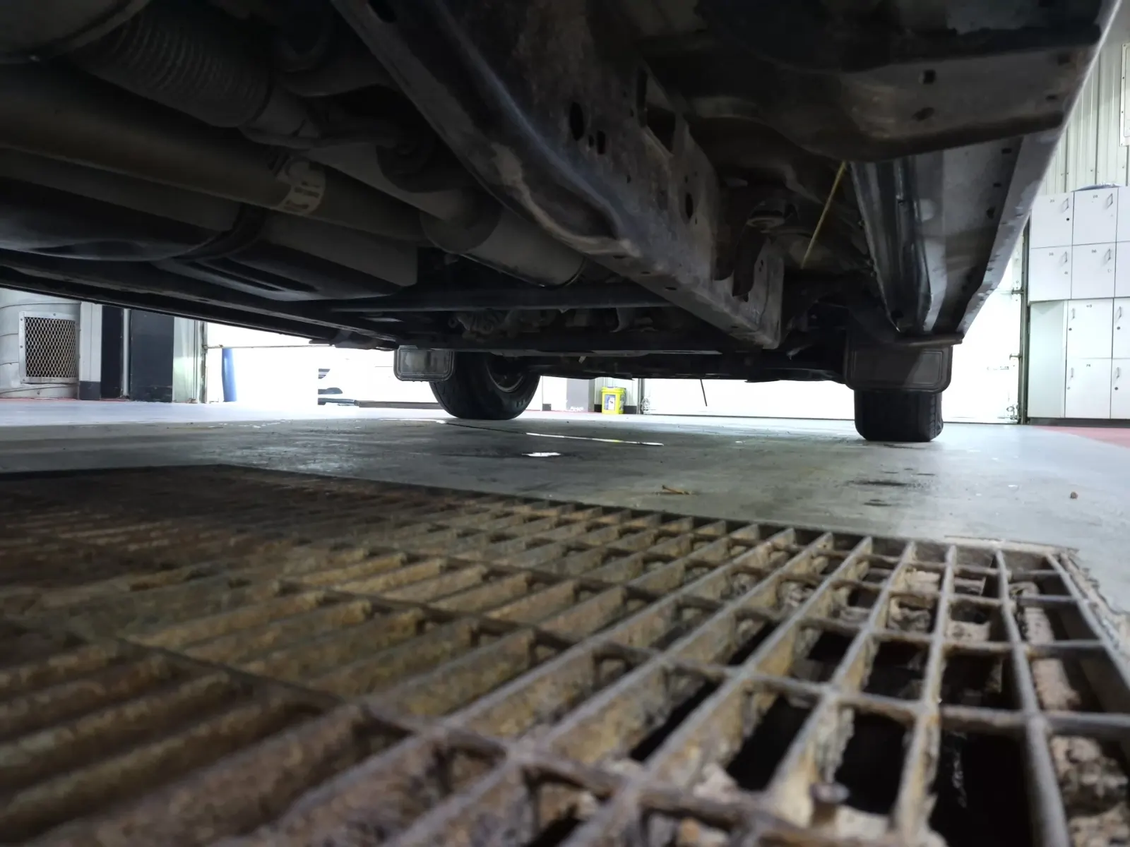 Undercarriage - Passenger Photo