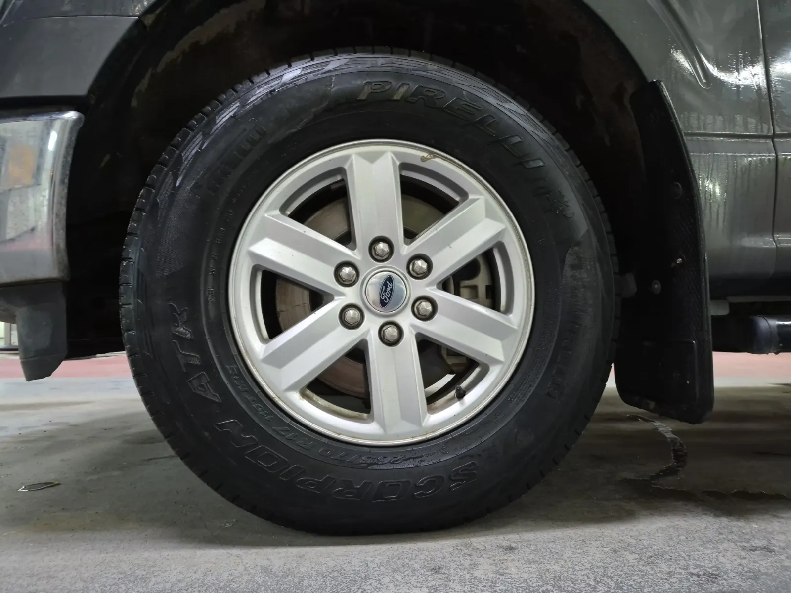 Front driver wheel/tire photo