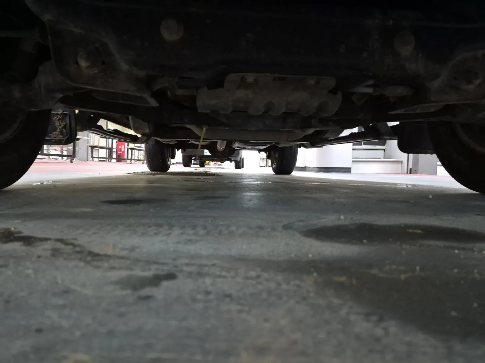 Undercarriage - Front Photo