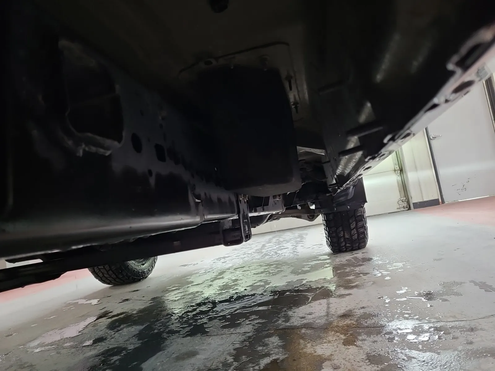 Undercarriage - Passenger Photo