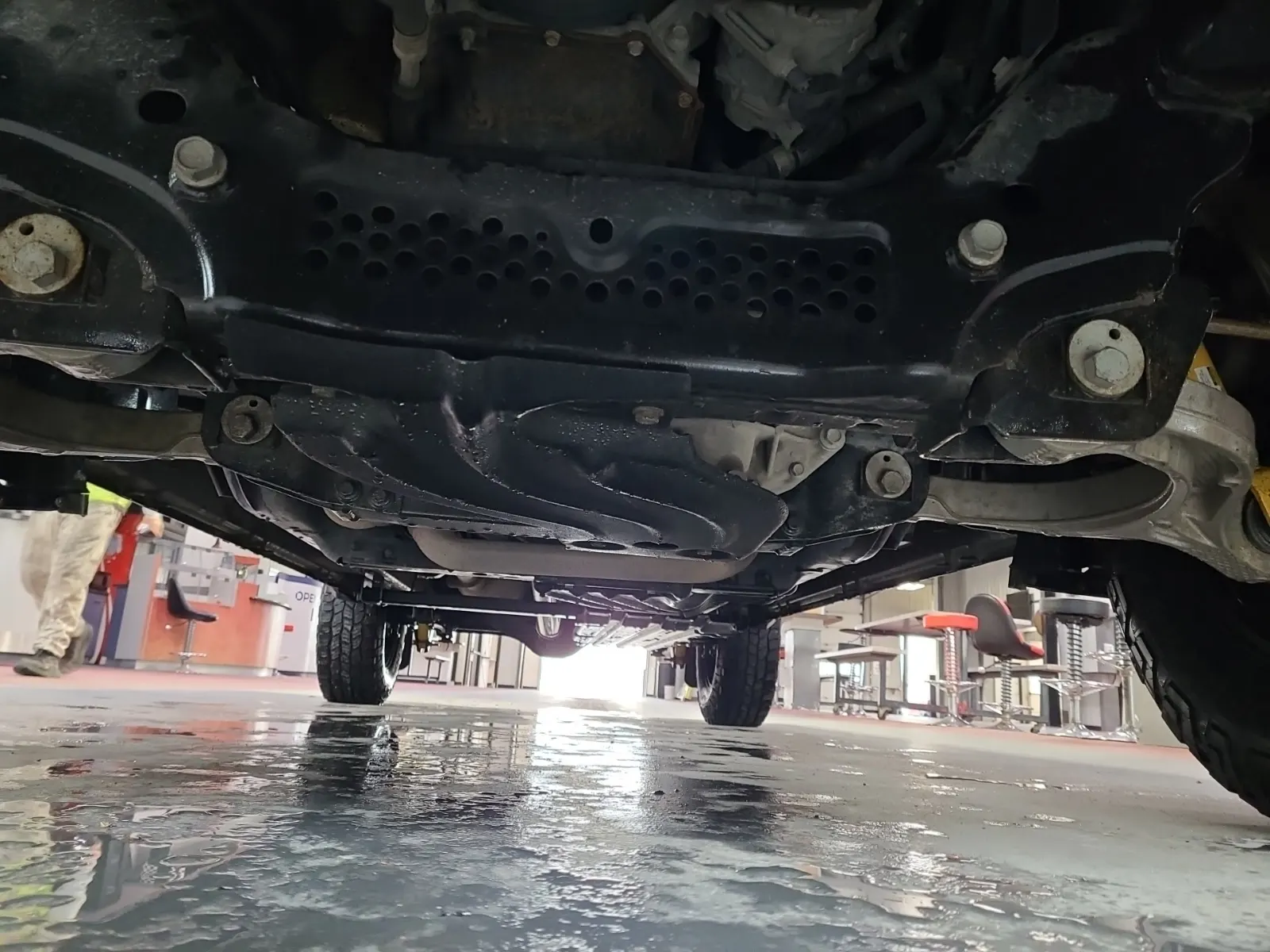 Undercarriage - Front Photo