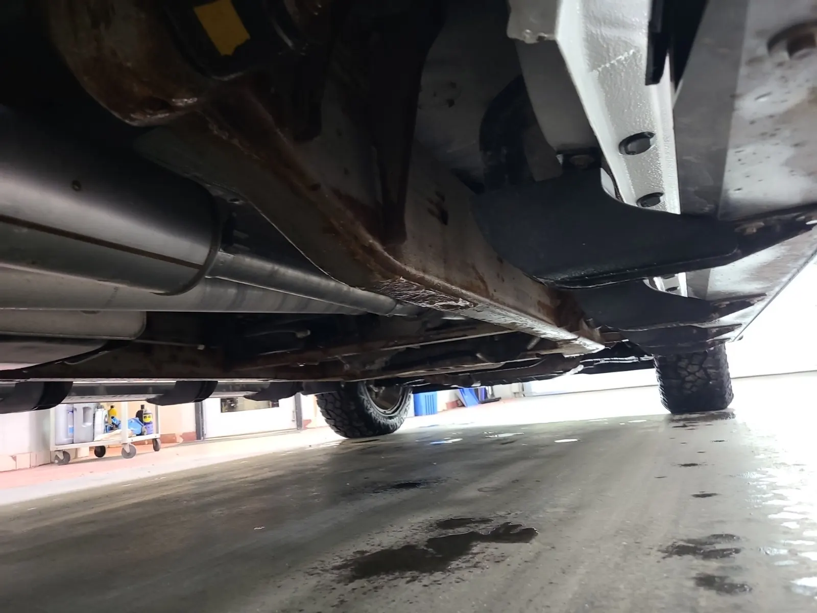 Undercarriage - Passenger Photo