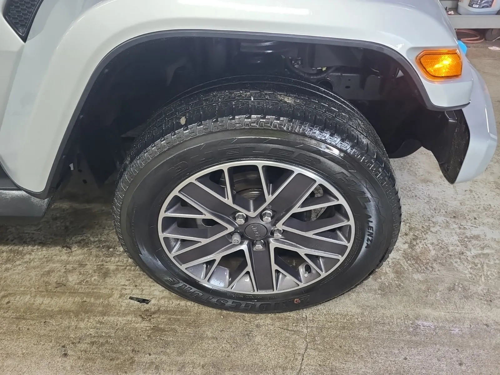 Right Front Wheel/Tire Photo