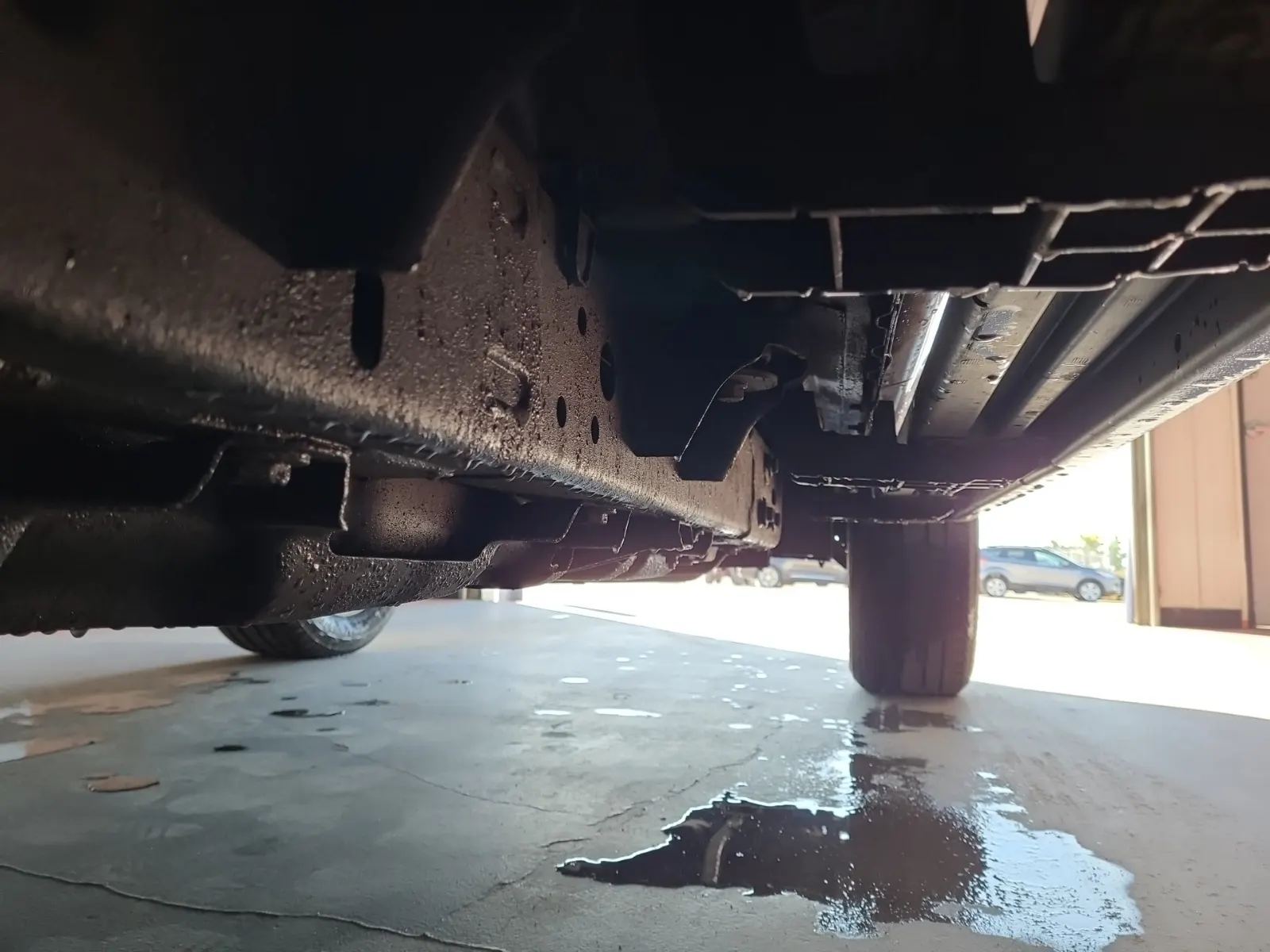 Undercarriage - Passenger Photo