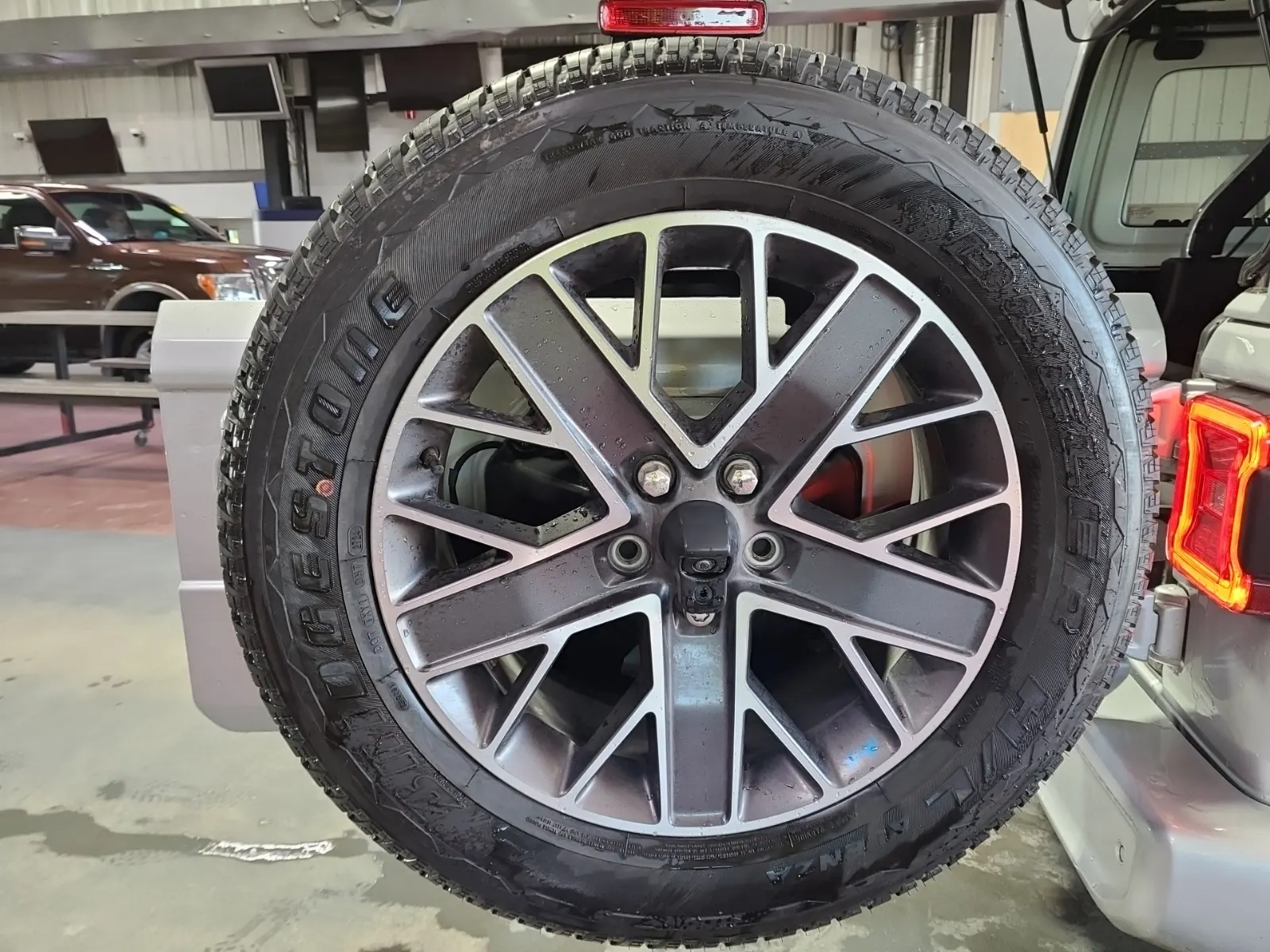 Spare Tire & Wheel Photo