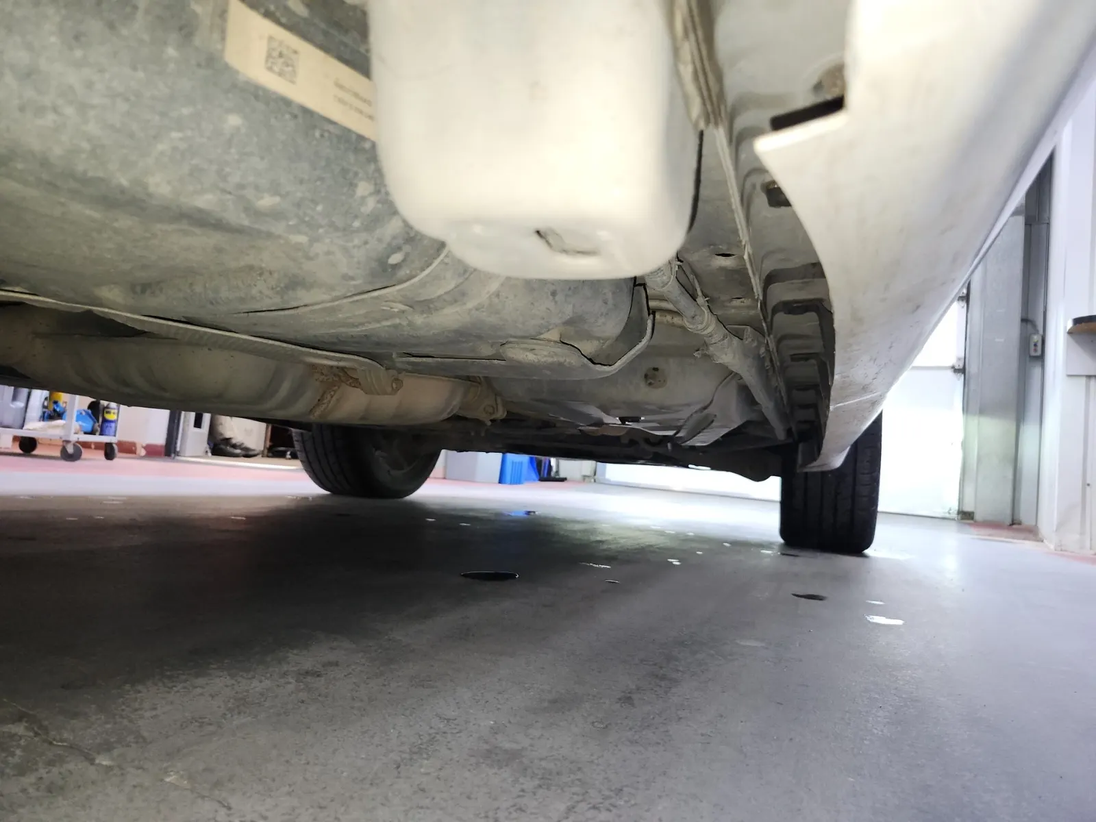 Undercarriage - Passenger Photo