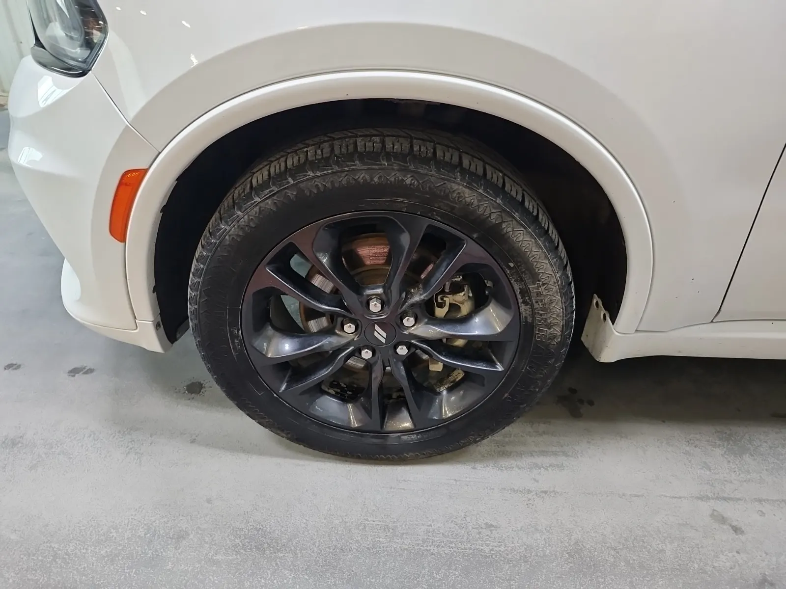 Front driver wheel/tire photo