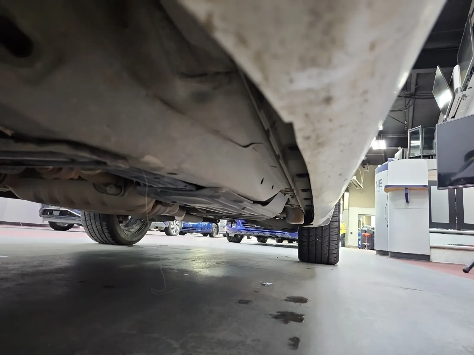 Undercarriage - Driver Photo