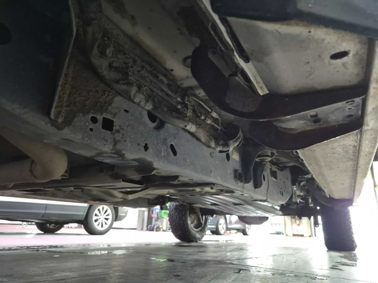 Undercarriage - Driver Photo