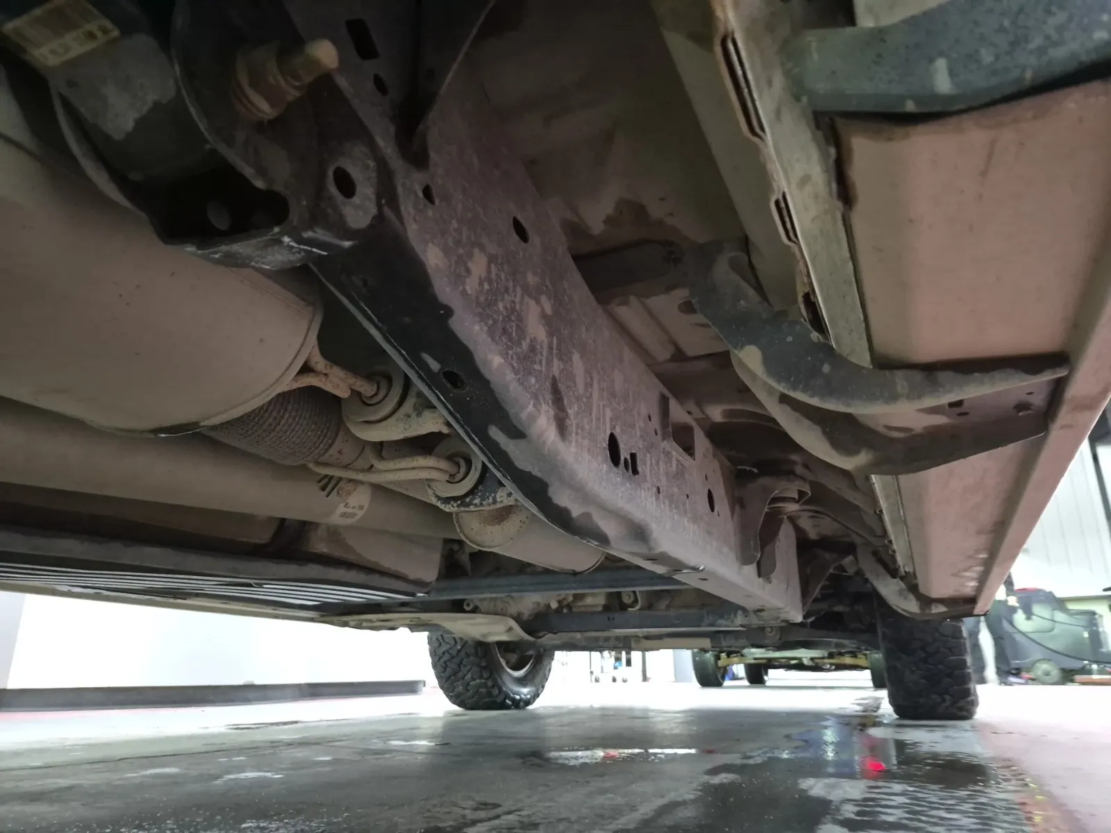 Undercarriage - Passenger Photo