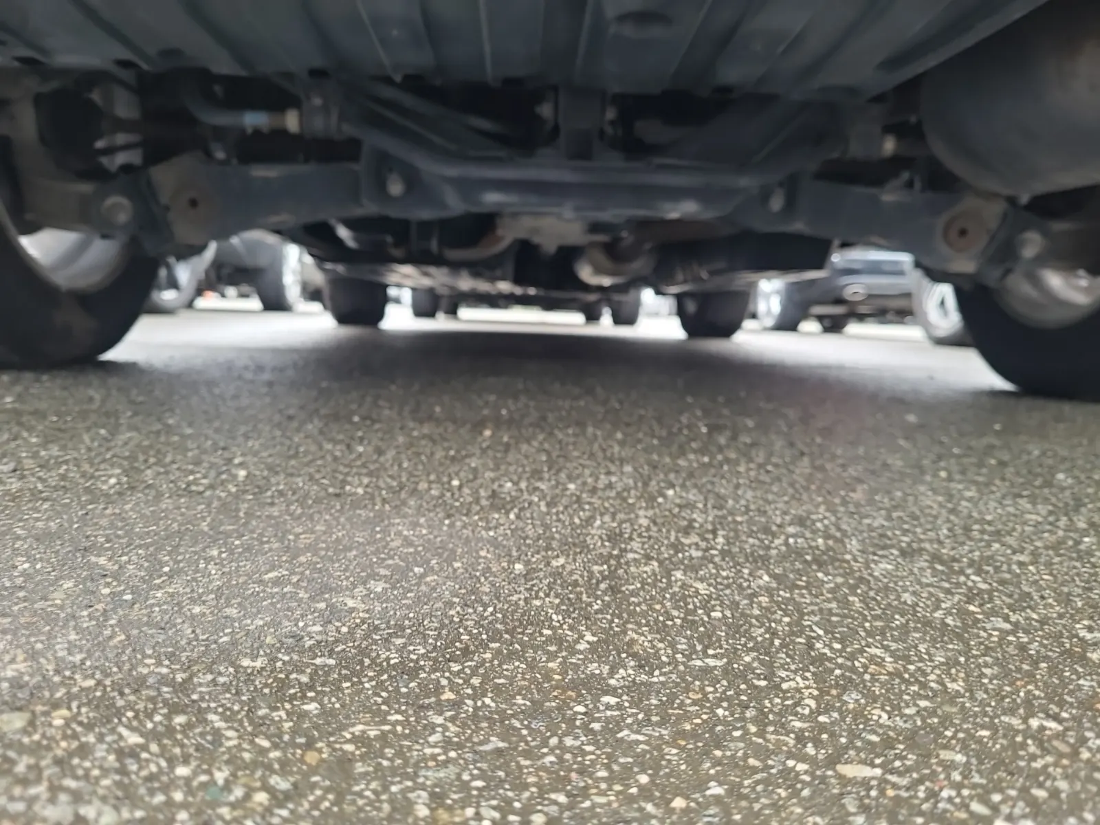 Undercarriage - Rear Photo