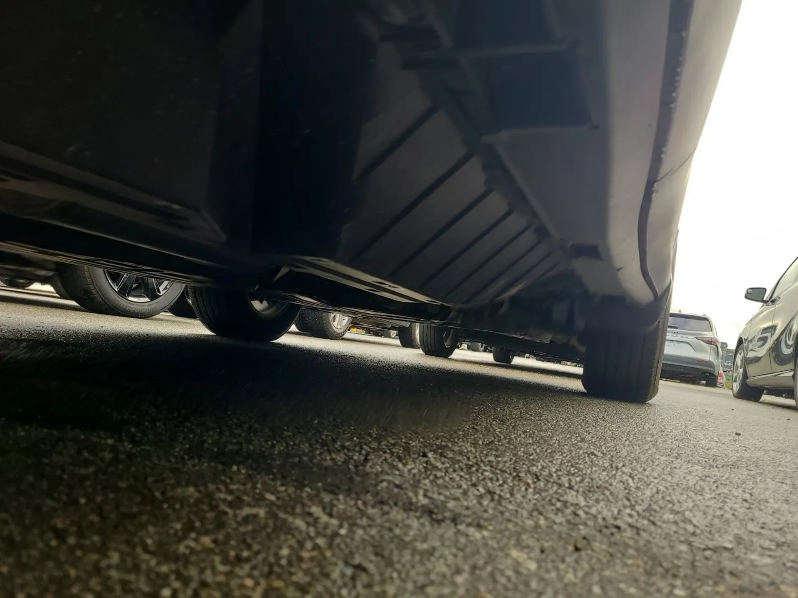 Undercarriage - Passenger Photo