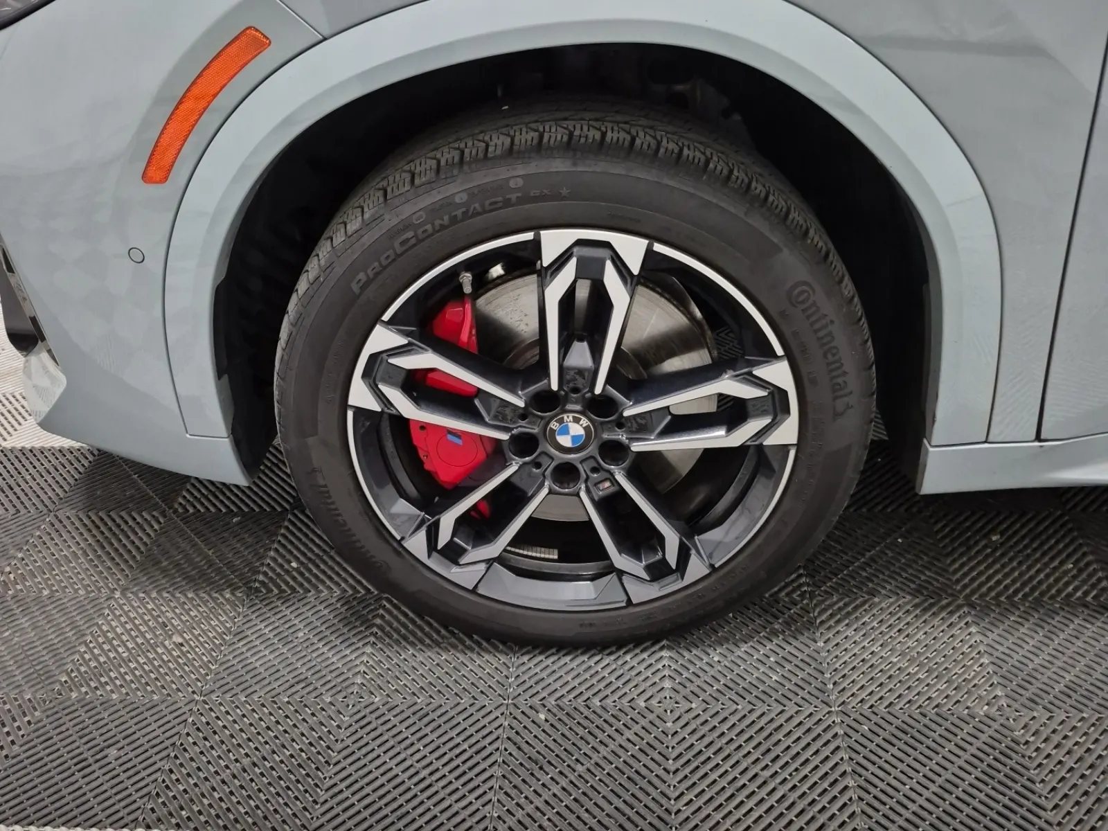 Front driver wheel/tire photo