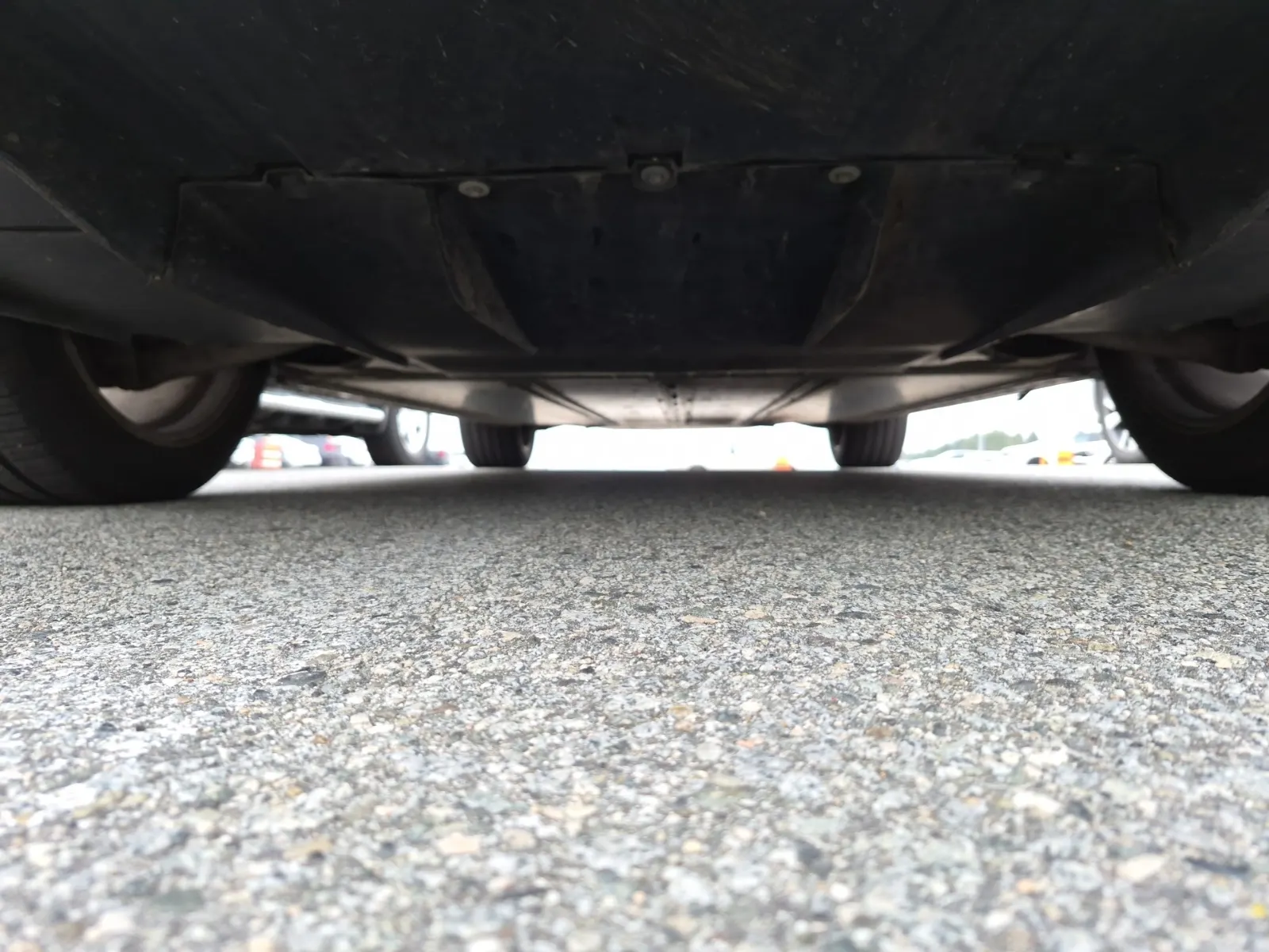 Undercarriage - Rear Photo