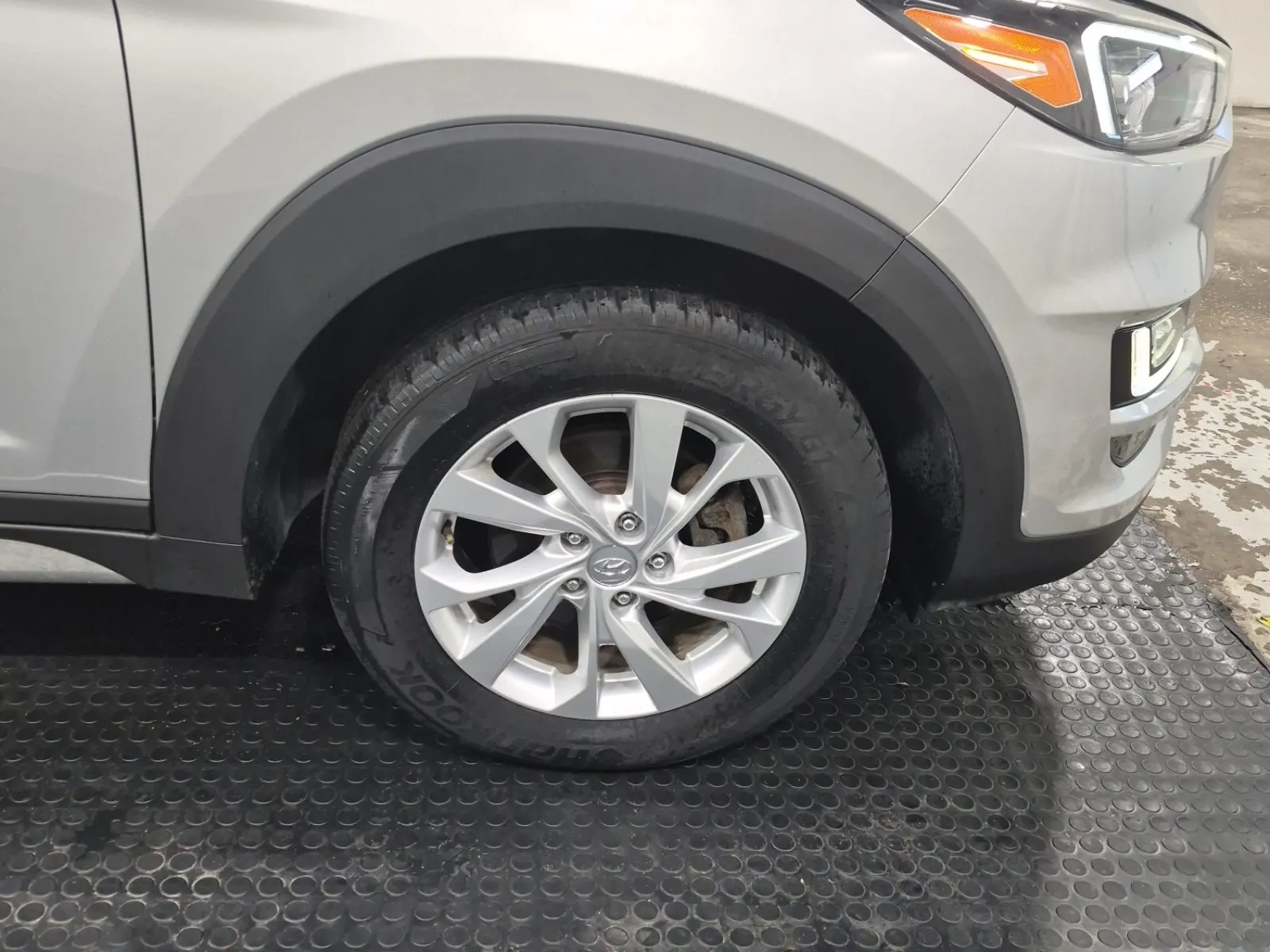 Right Front Wheel/Tire Photo