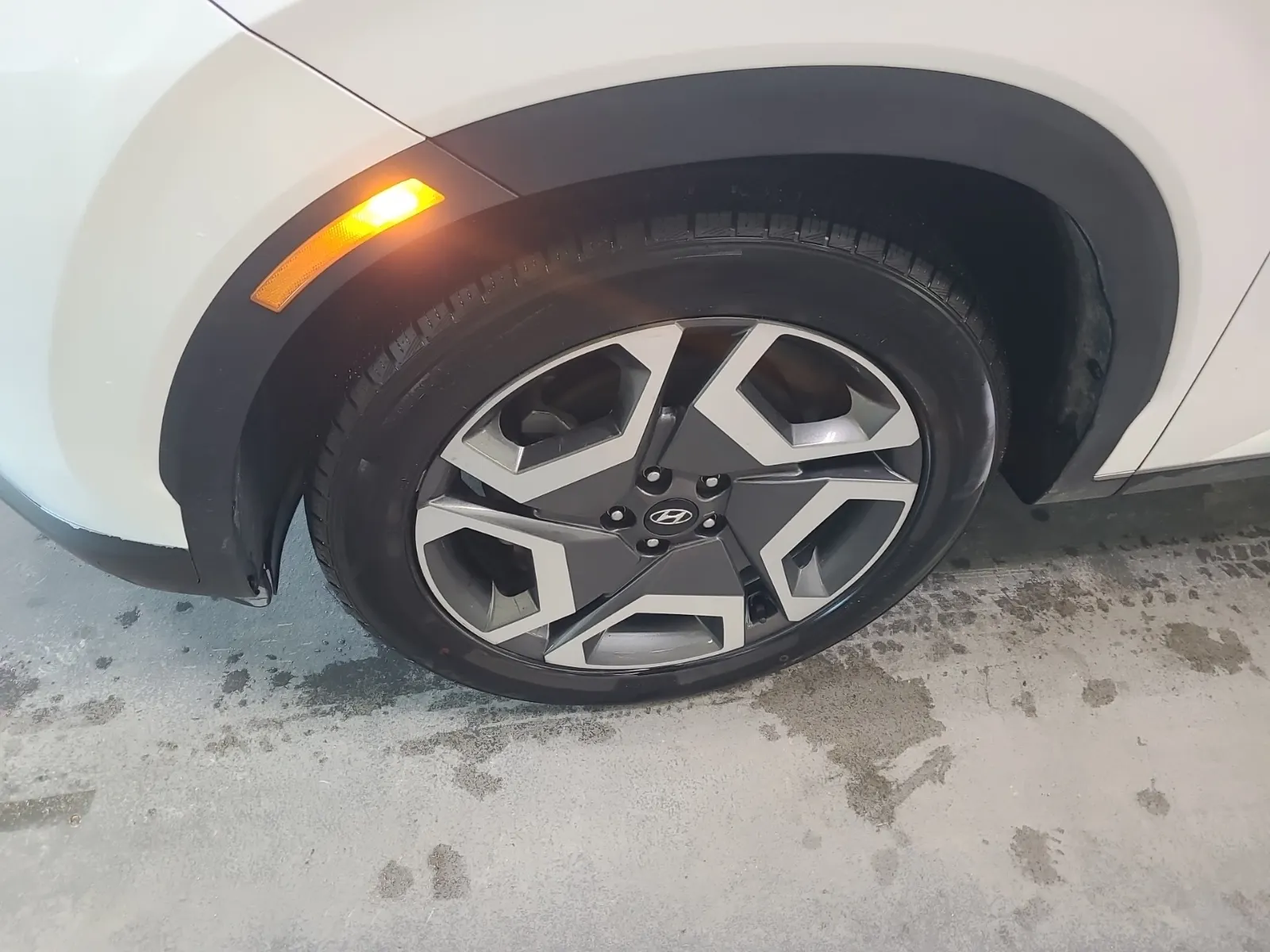 Front driver wheel/tire photo