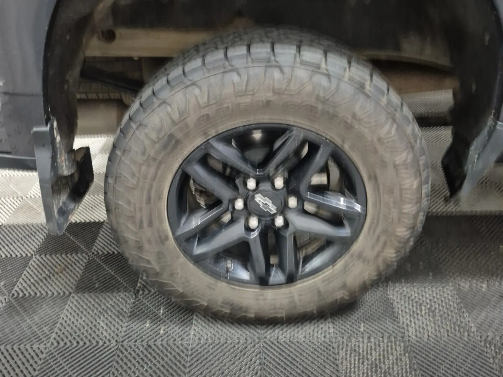Right Rear Wheel/Tire Photo