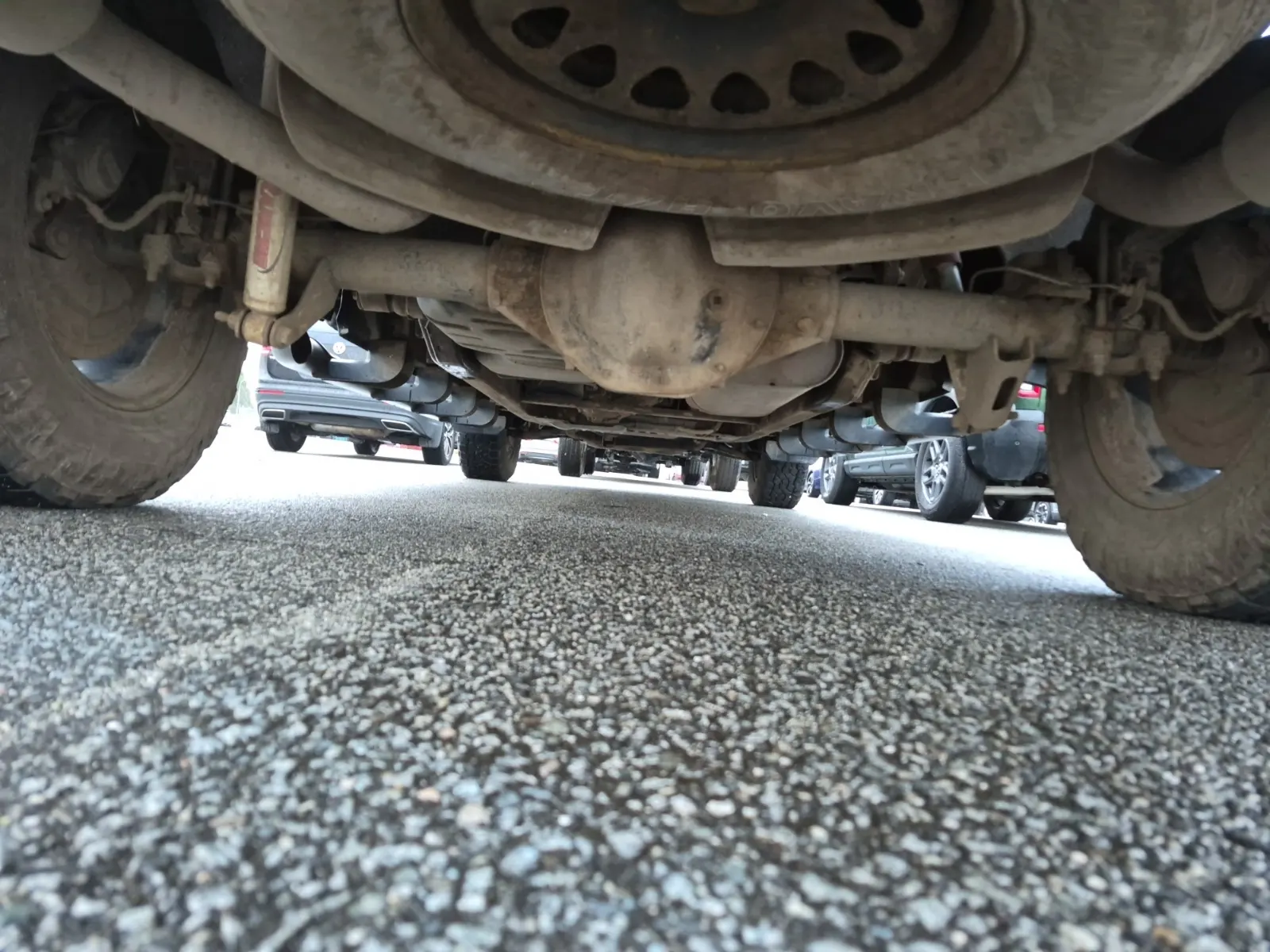 Undercarriage - Rear Photo