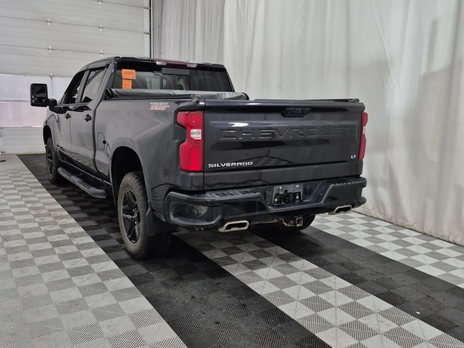 Driver Rear 3/4 Photo