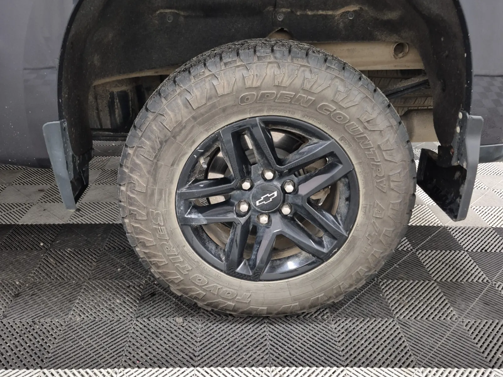 Left Rear Wheel/Tire Photo