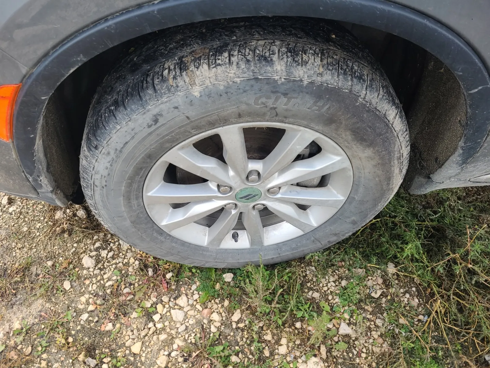 Front driver wheel/tire photo