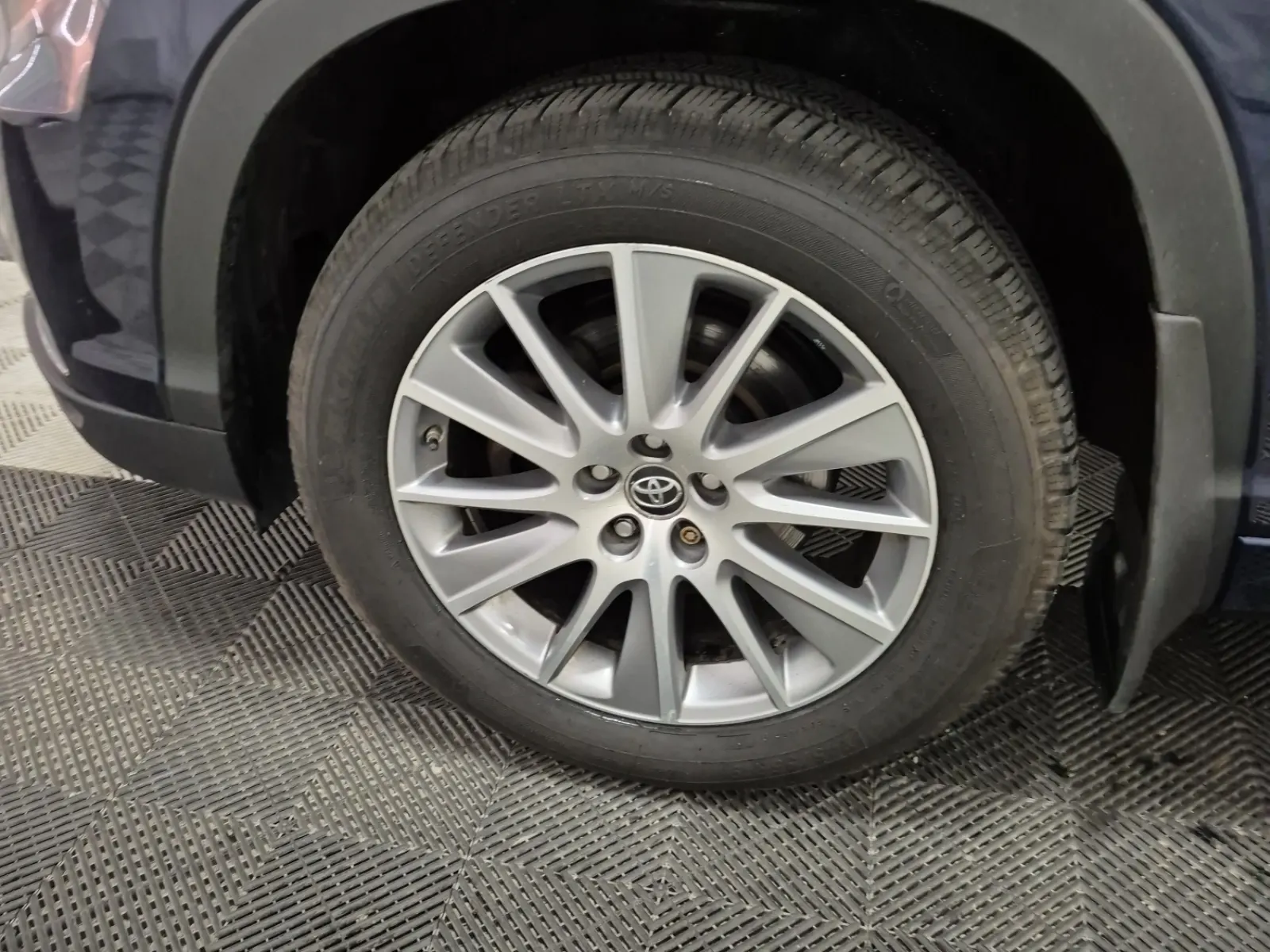 Front driver wheel/tire photo