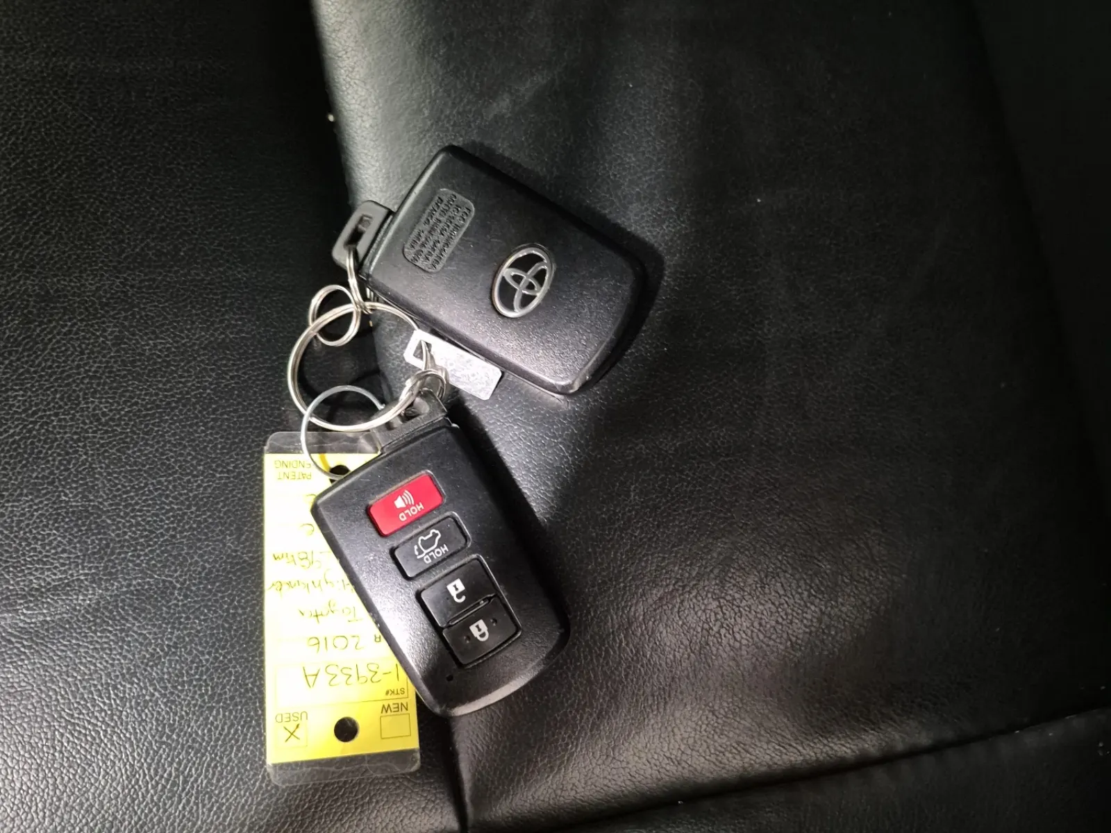 Keys/Fobs/Manual Photo