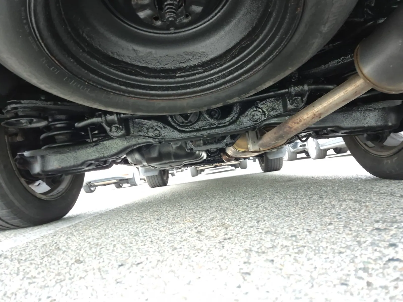 Undercarriage - Rear Photo