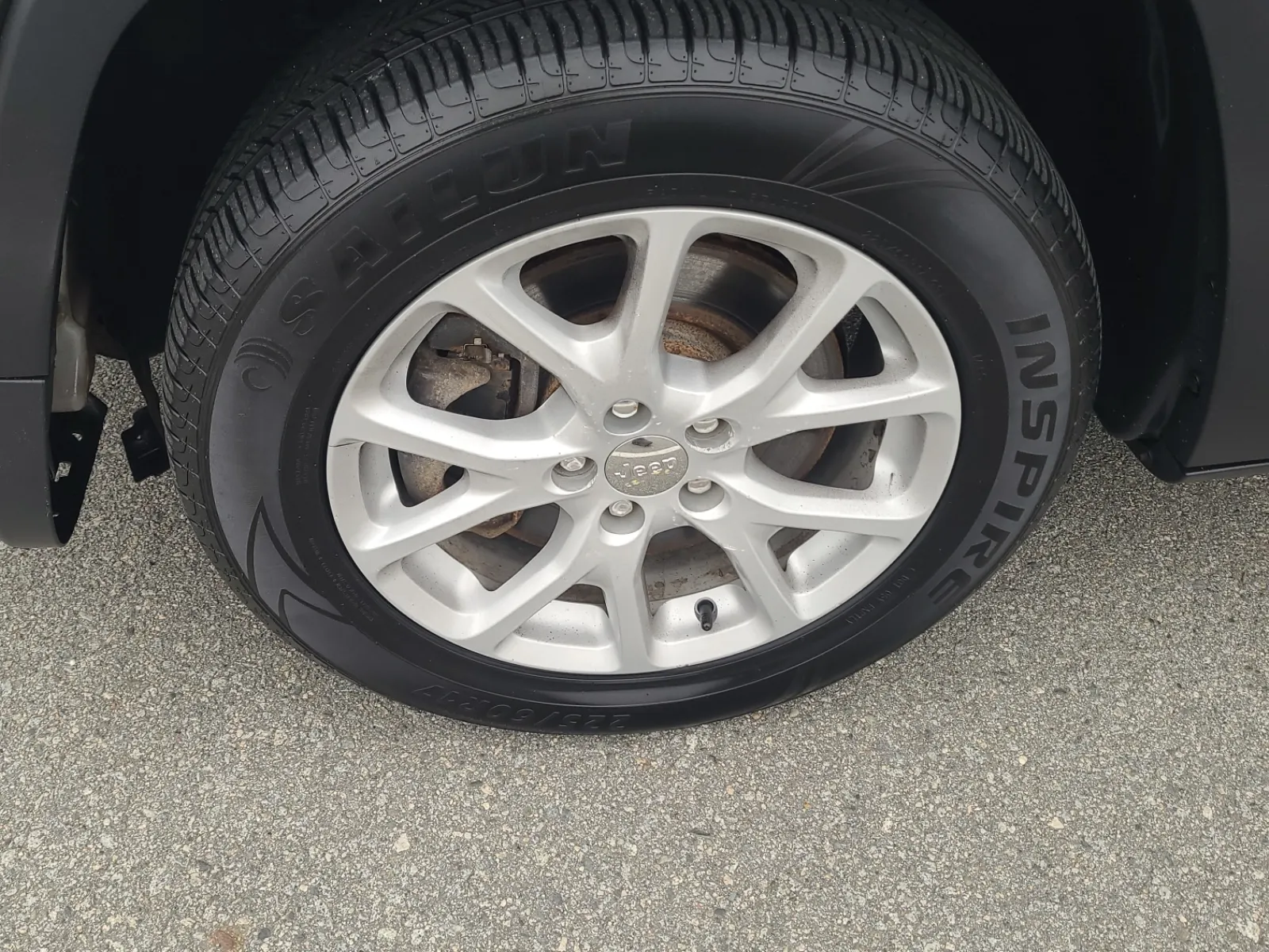 Front driver wheel/tire photo