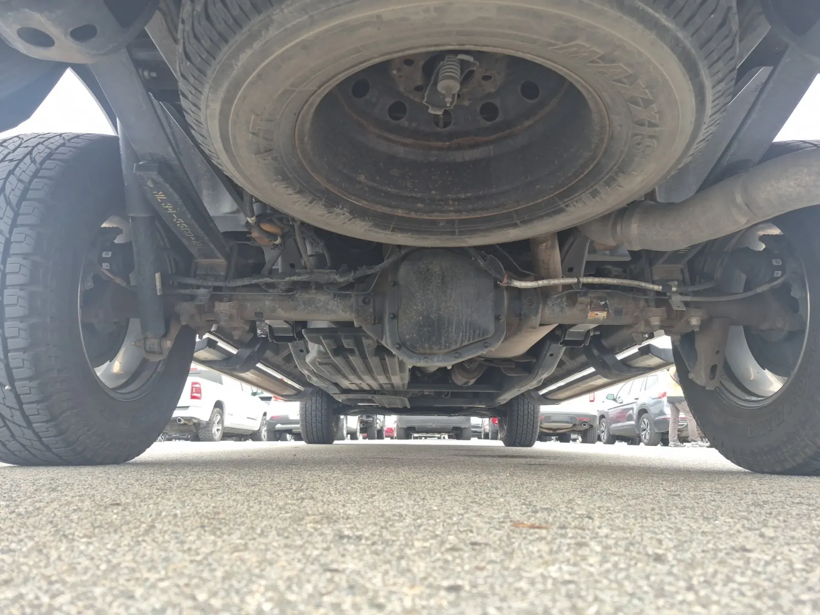 Undercarriage - Rear Photo