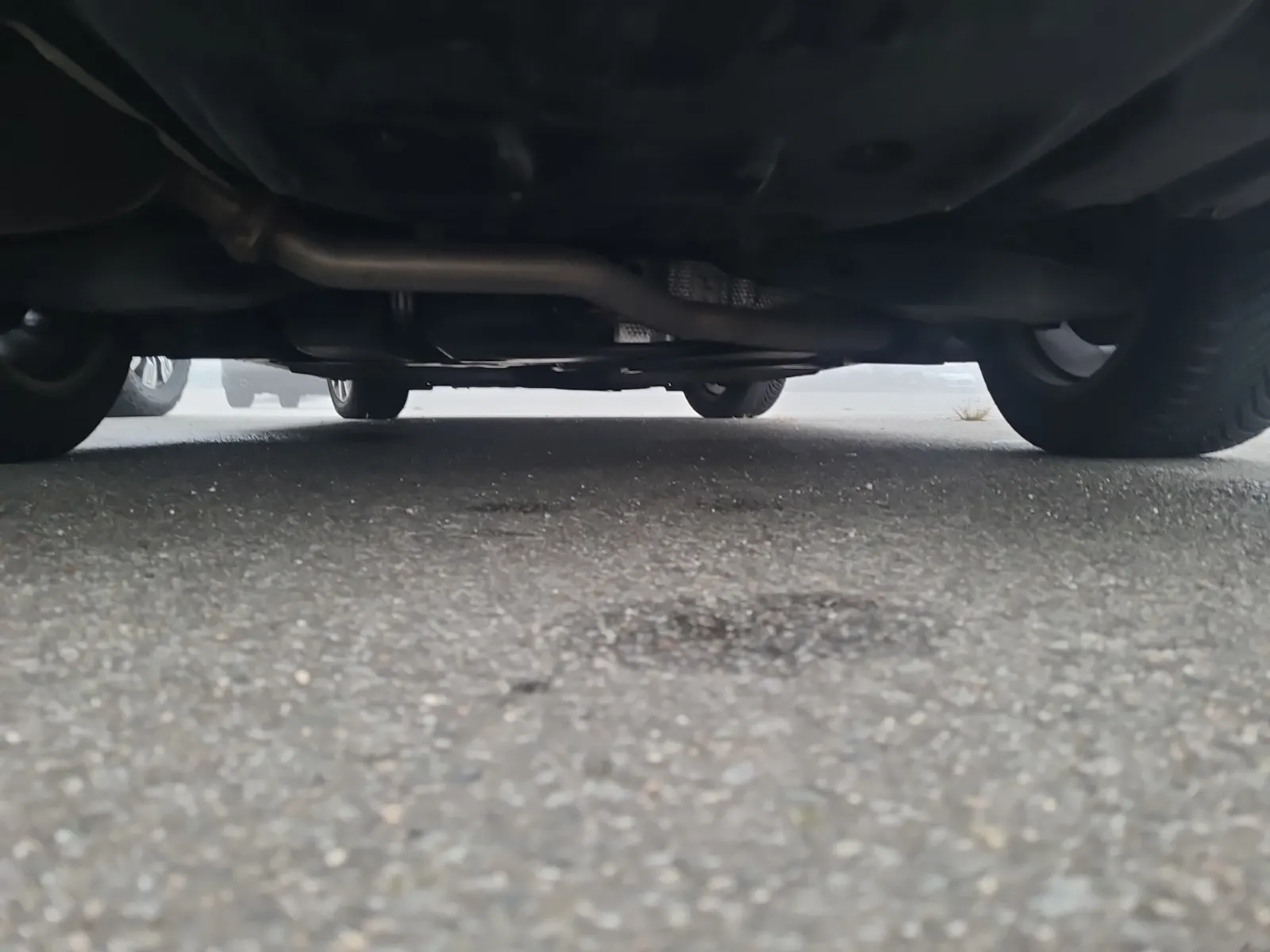 Undercarriage - Rear Photo