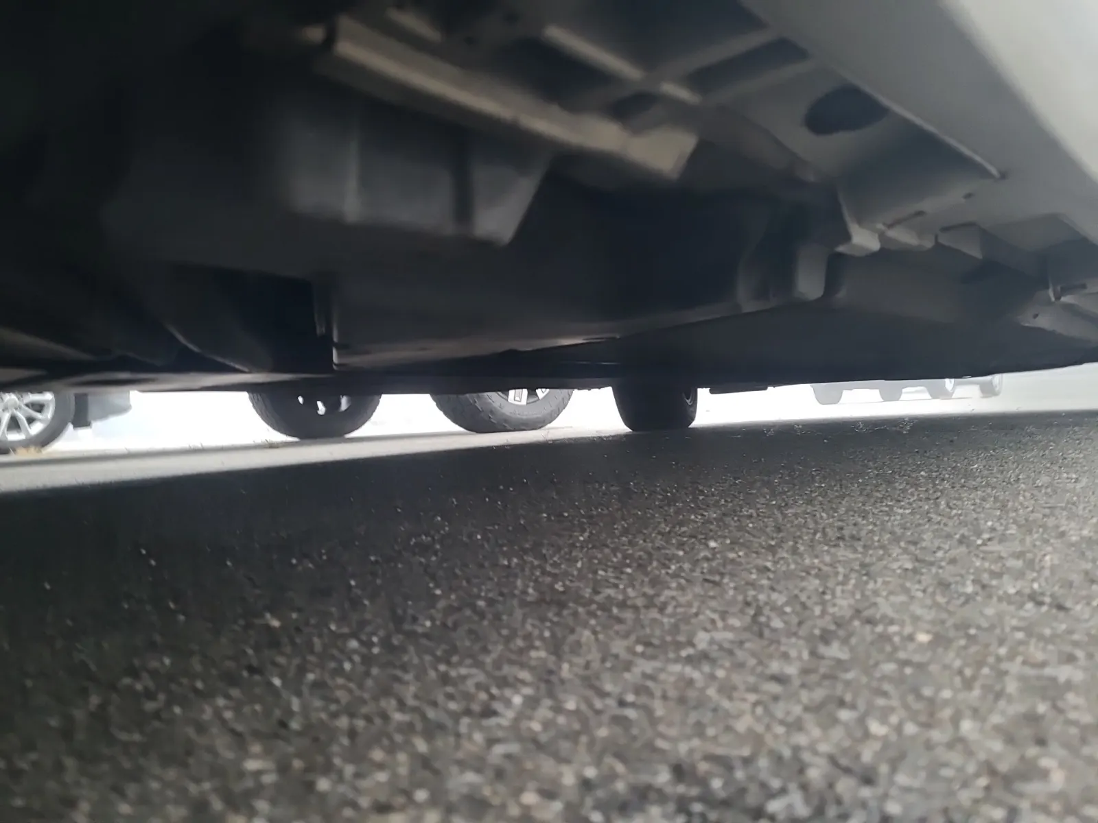 Undercarriage - Passenger Photo