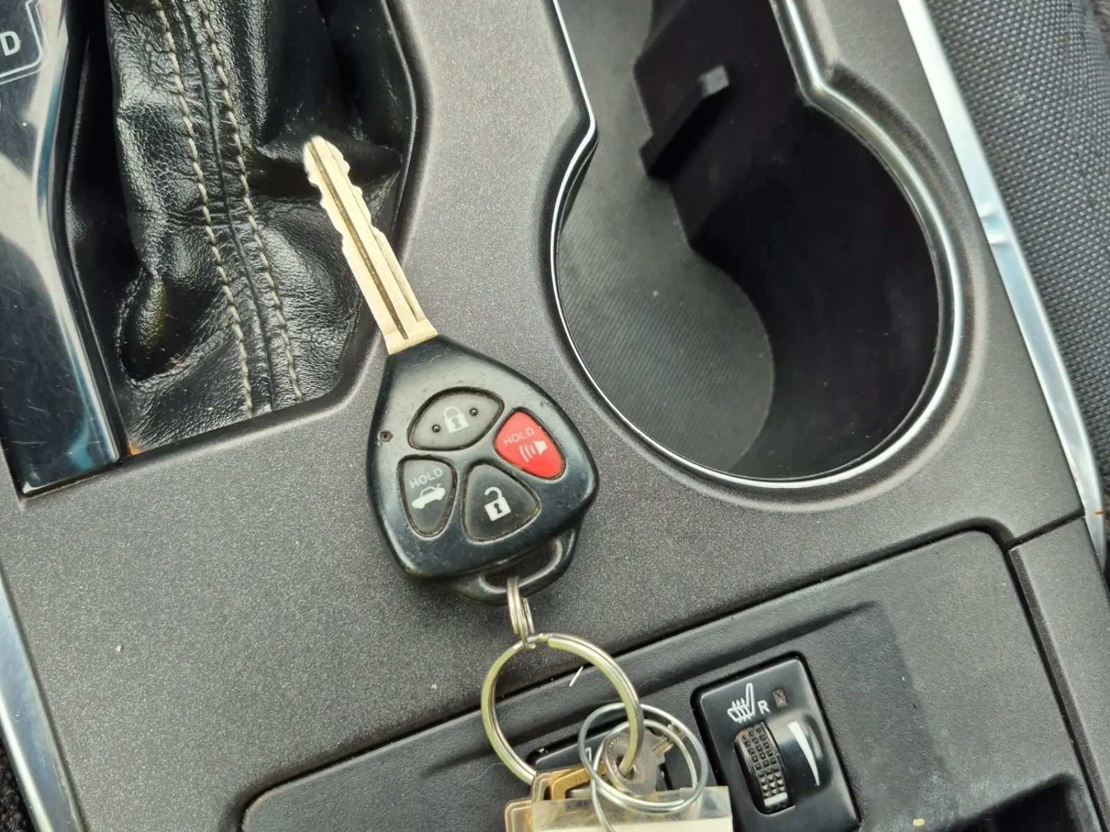Keys/Fobs/Manual Photo