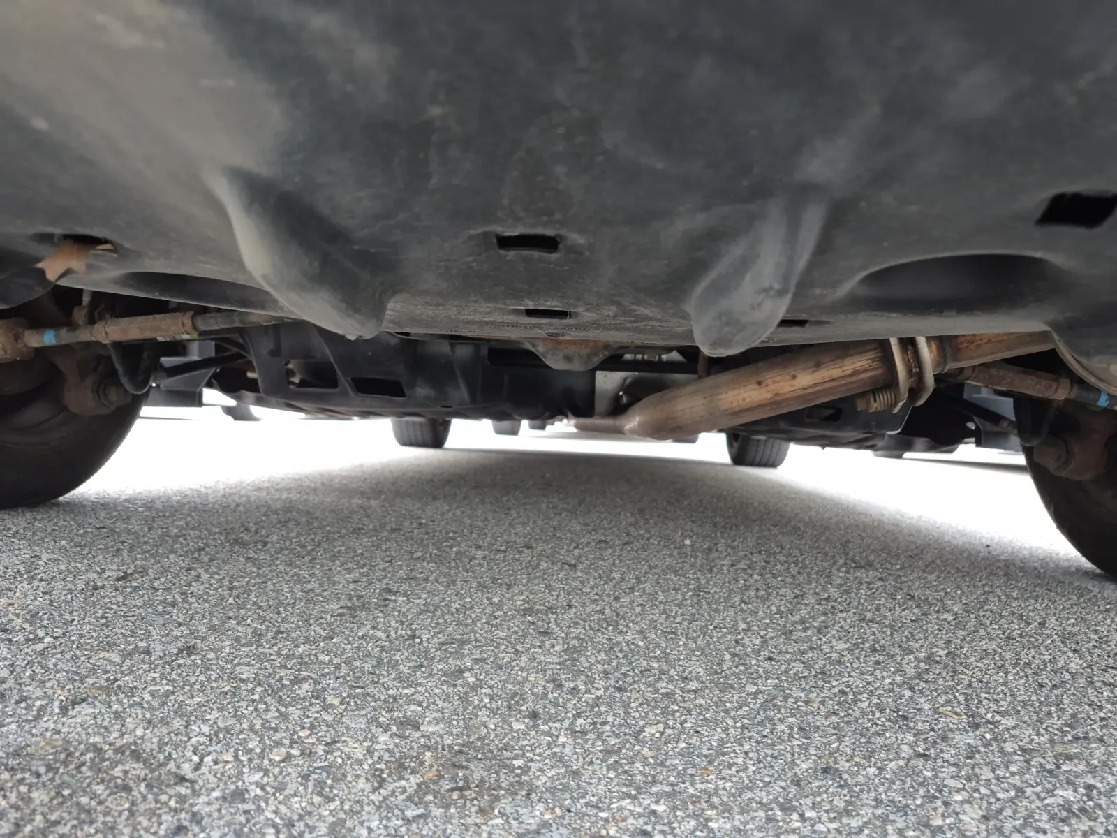 Undercarriage - Rear Photo
