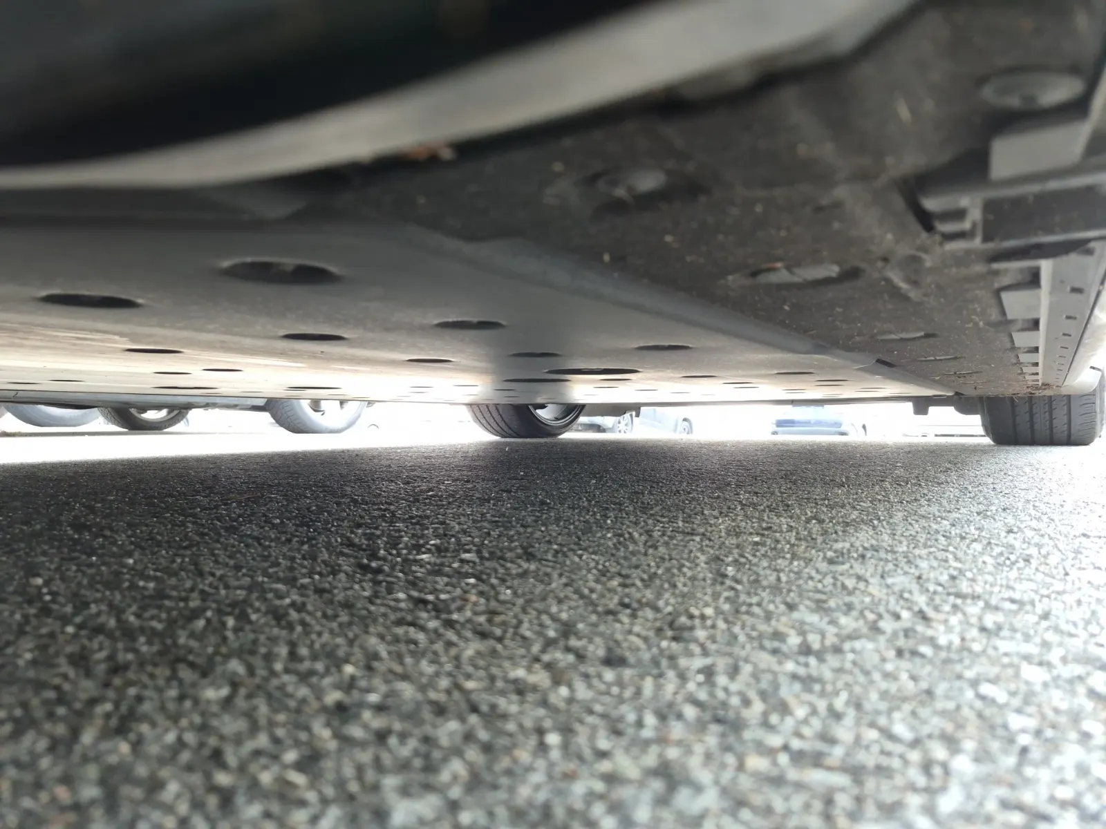 Undercarriage - Passenger Photo