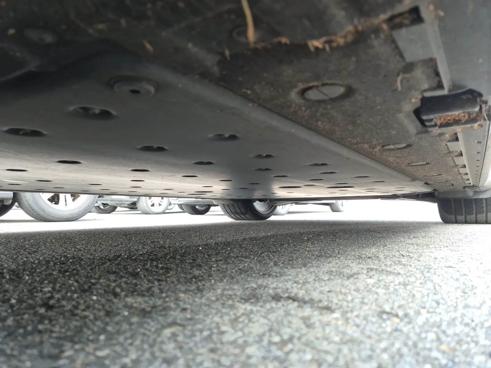 Undercarriage - Driver Photo