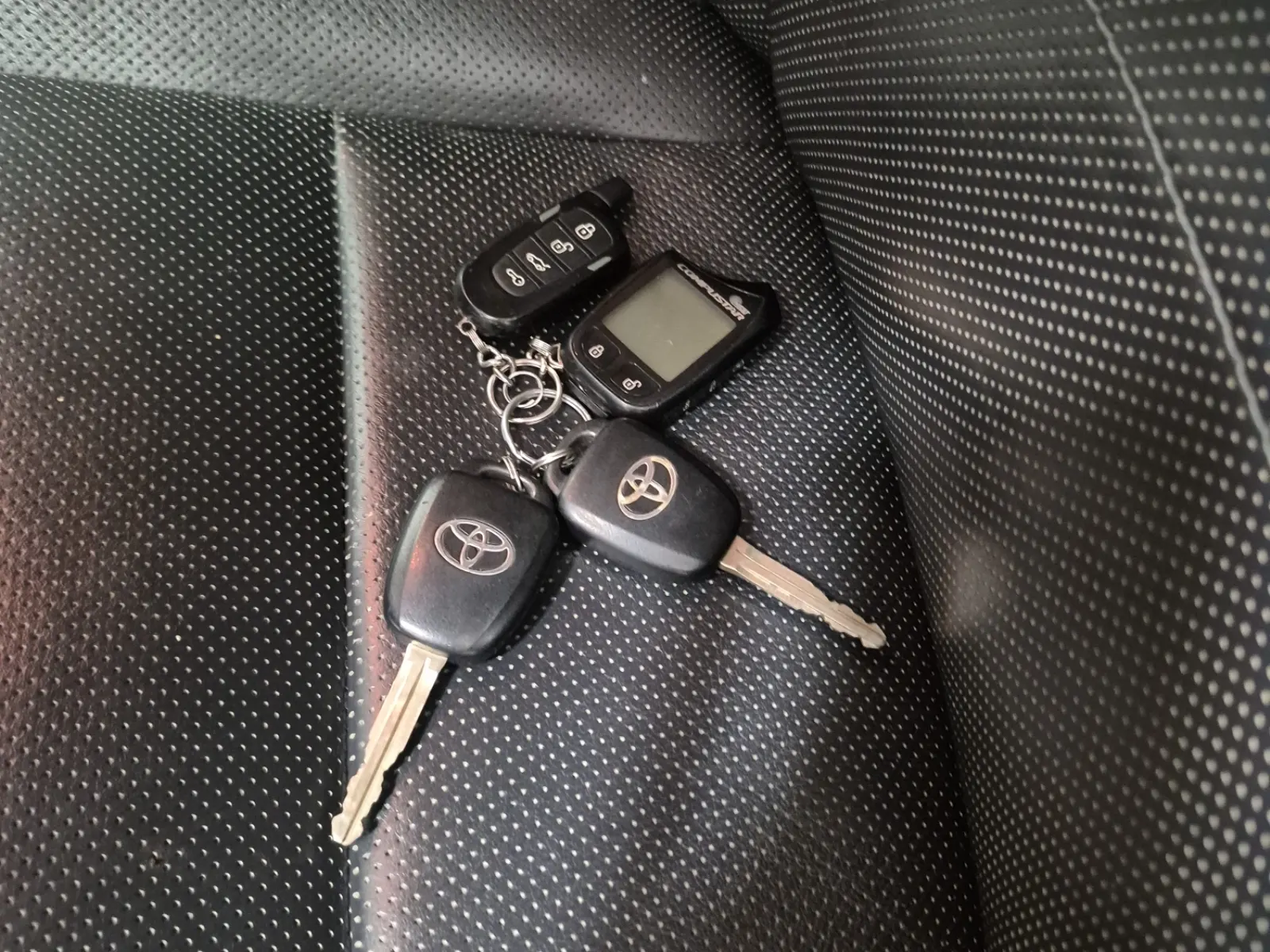 Keys/Fobs/Manual Photo