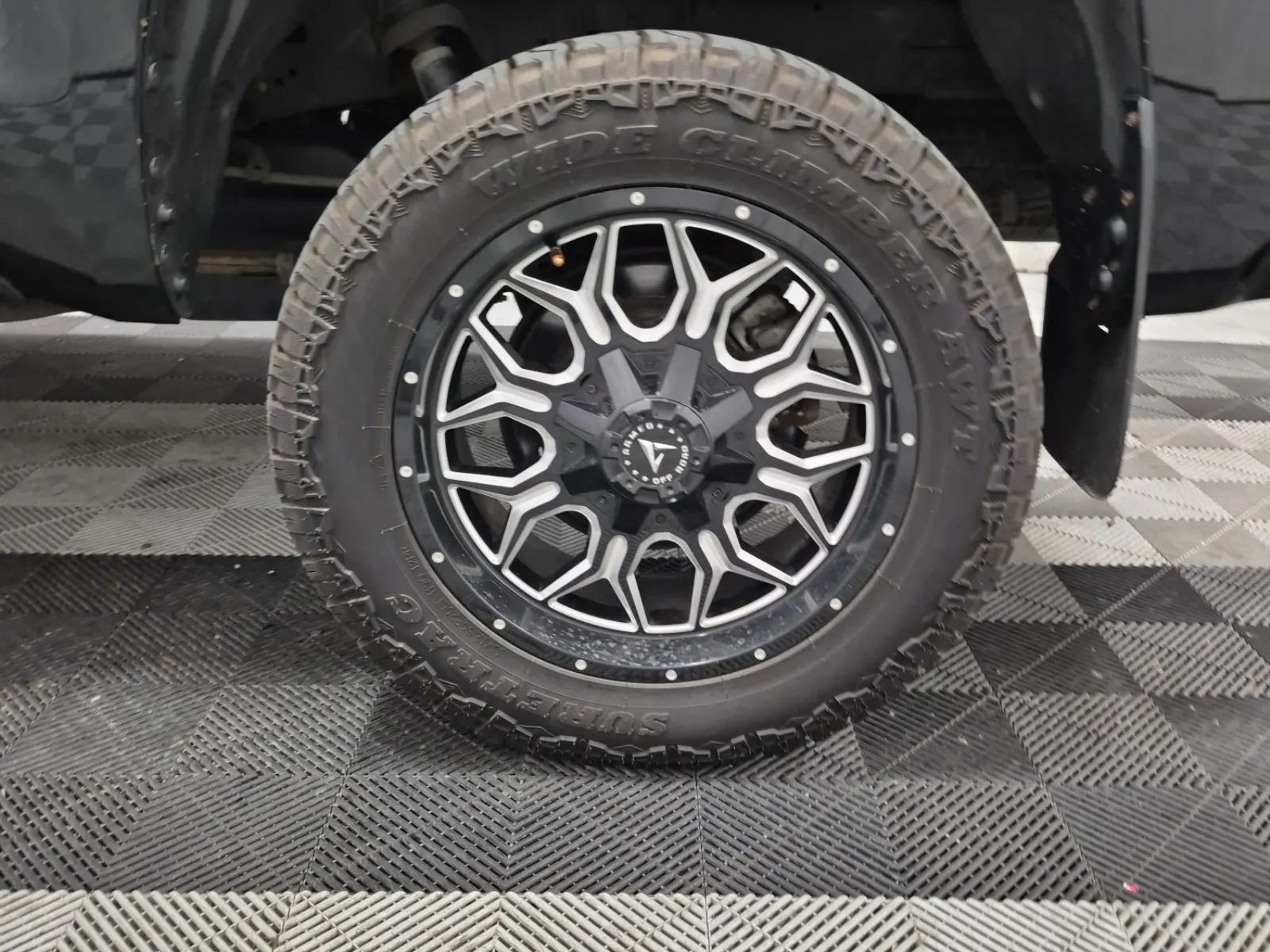 Left Rear Wheel/Tire Photo