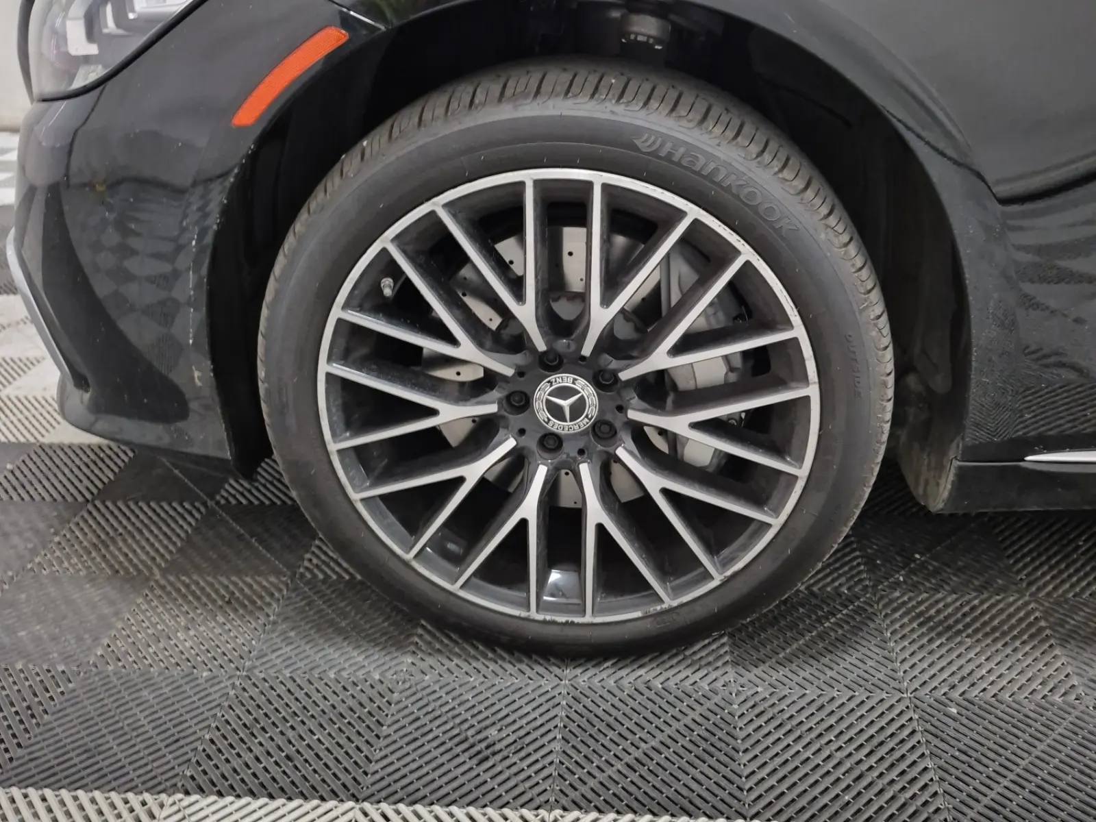 Front driver wheel/tire photo
