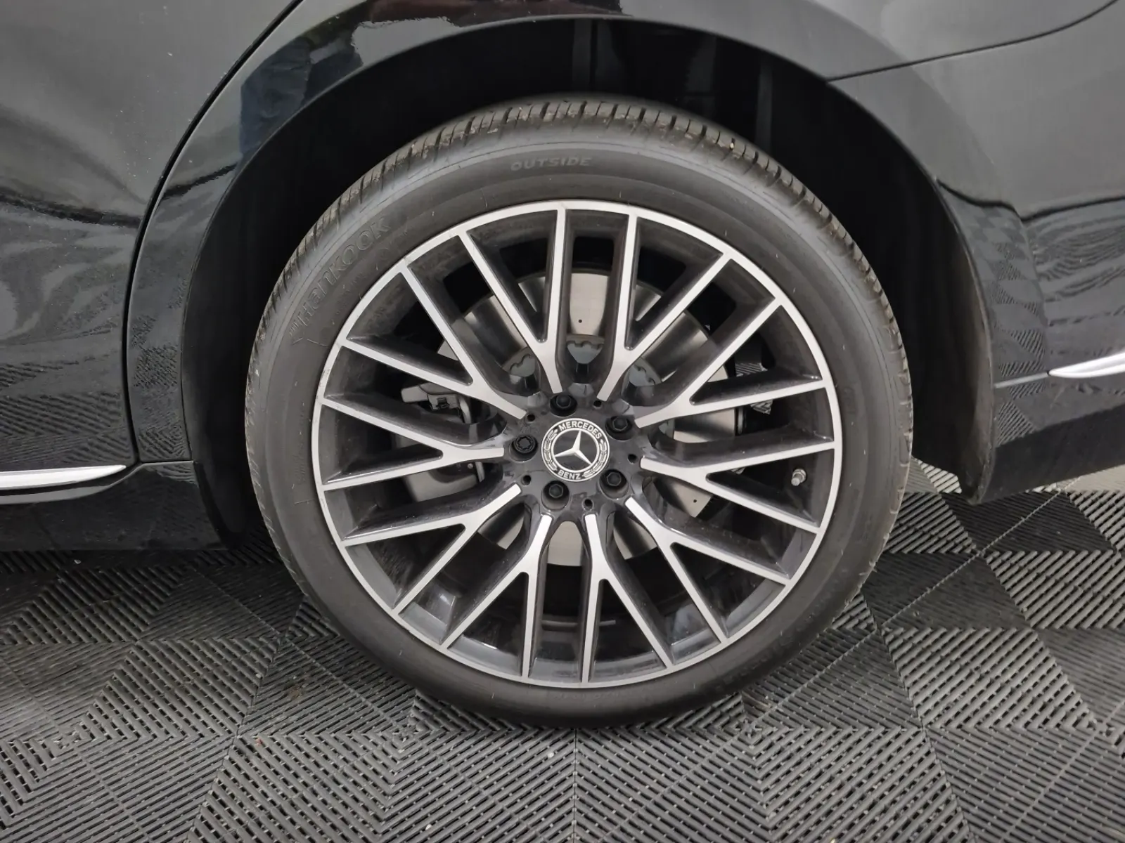 Left Rear Wheel/Tire Photo