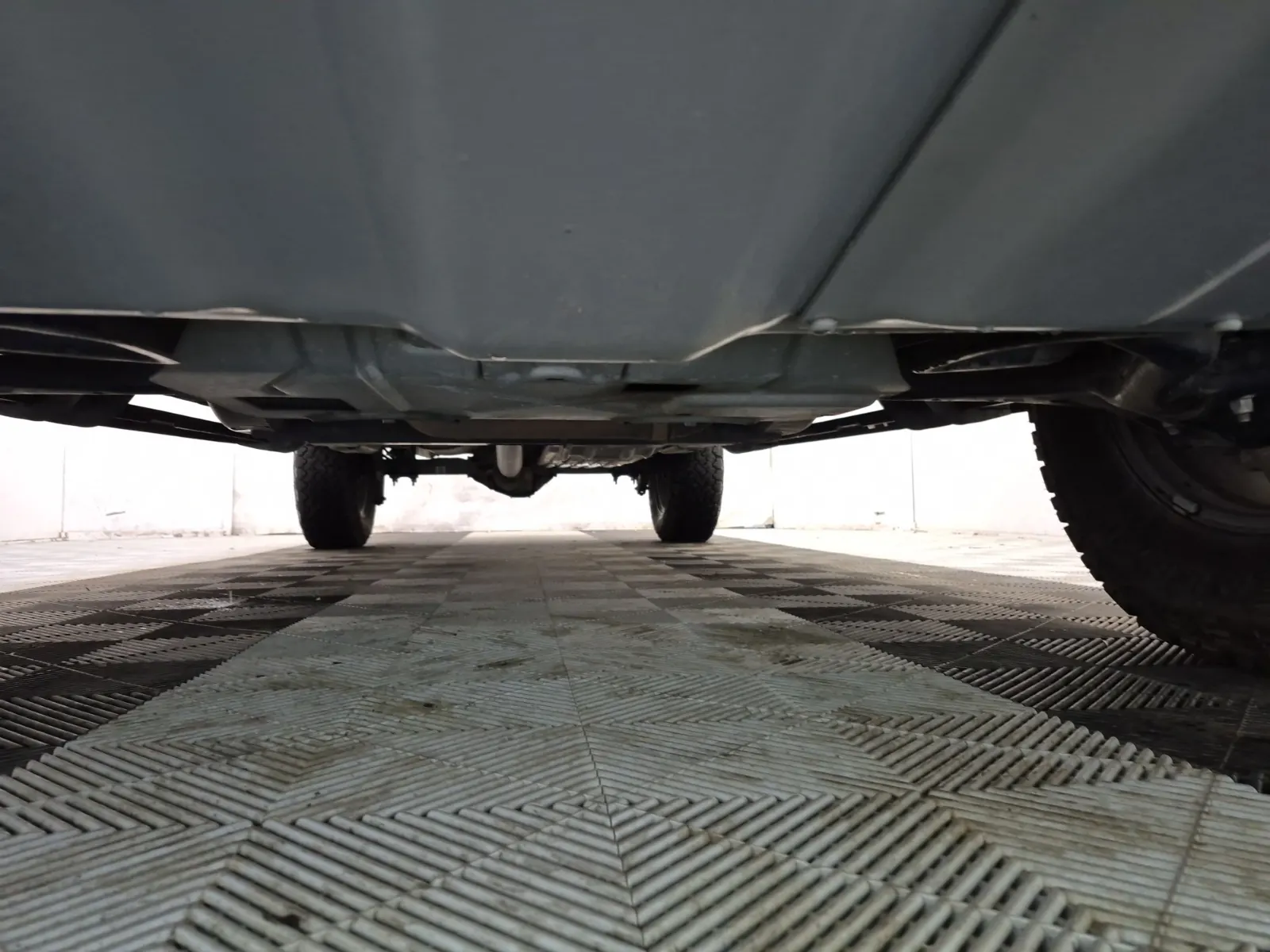 Undercarriage - Front Photo
