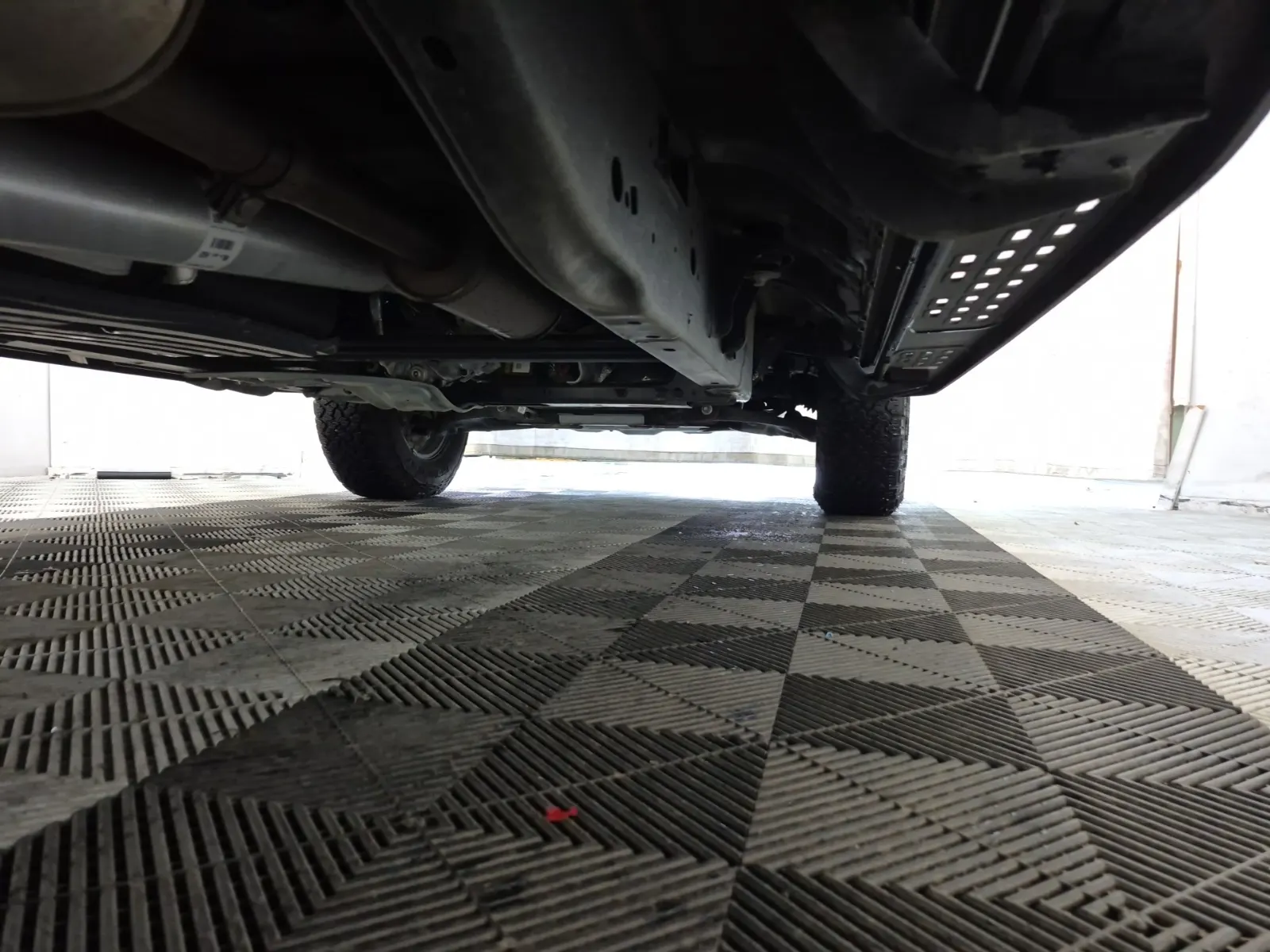Undercarriage - Passenger Photo