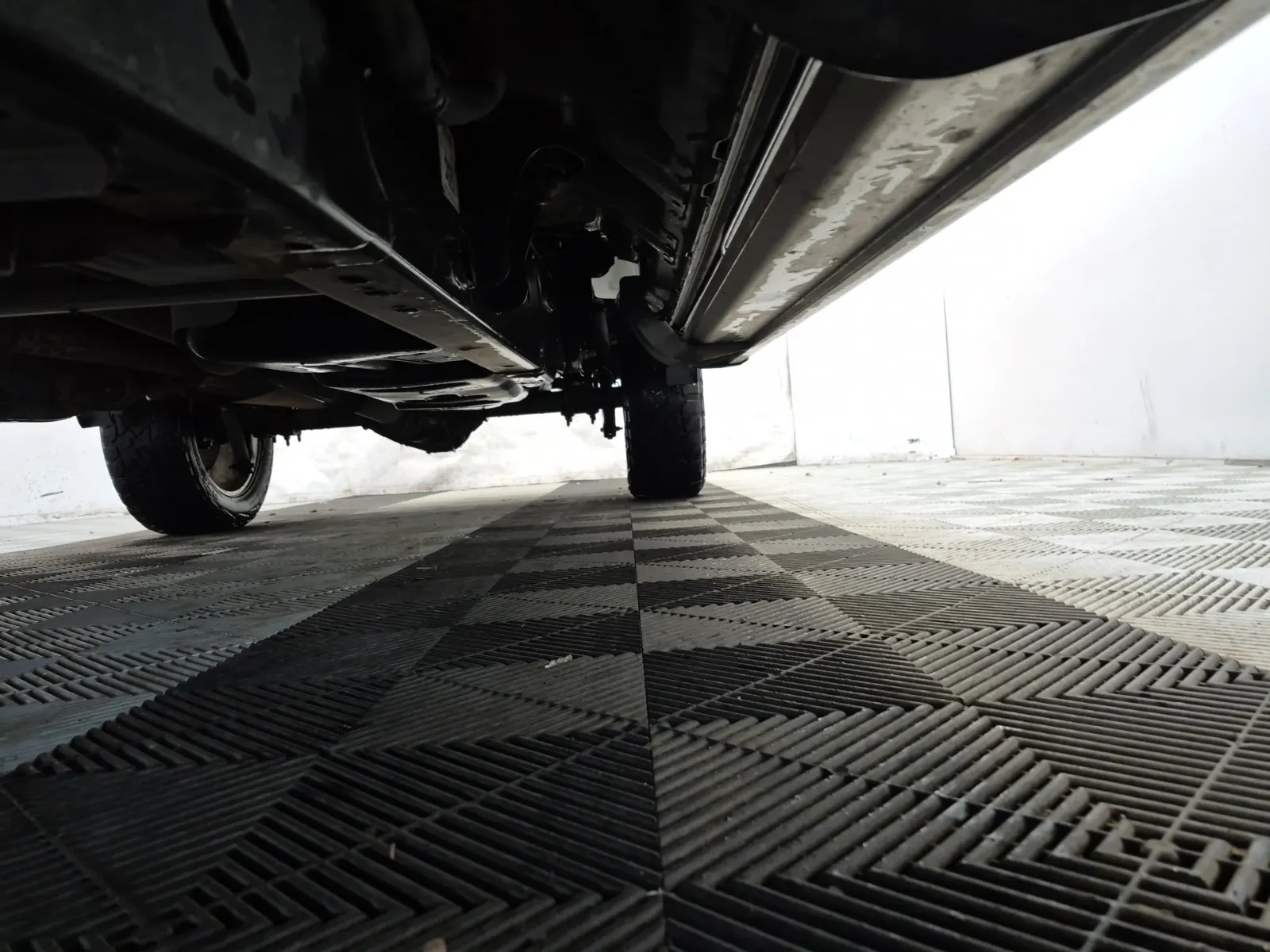 Undercarriage - Driver Photo
