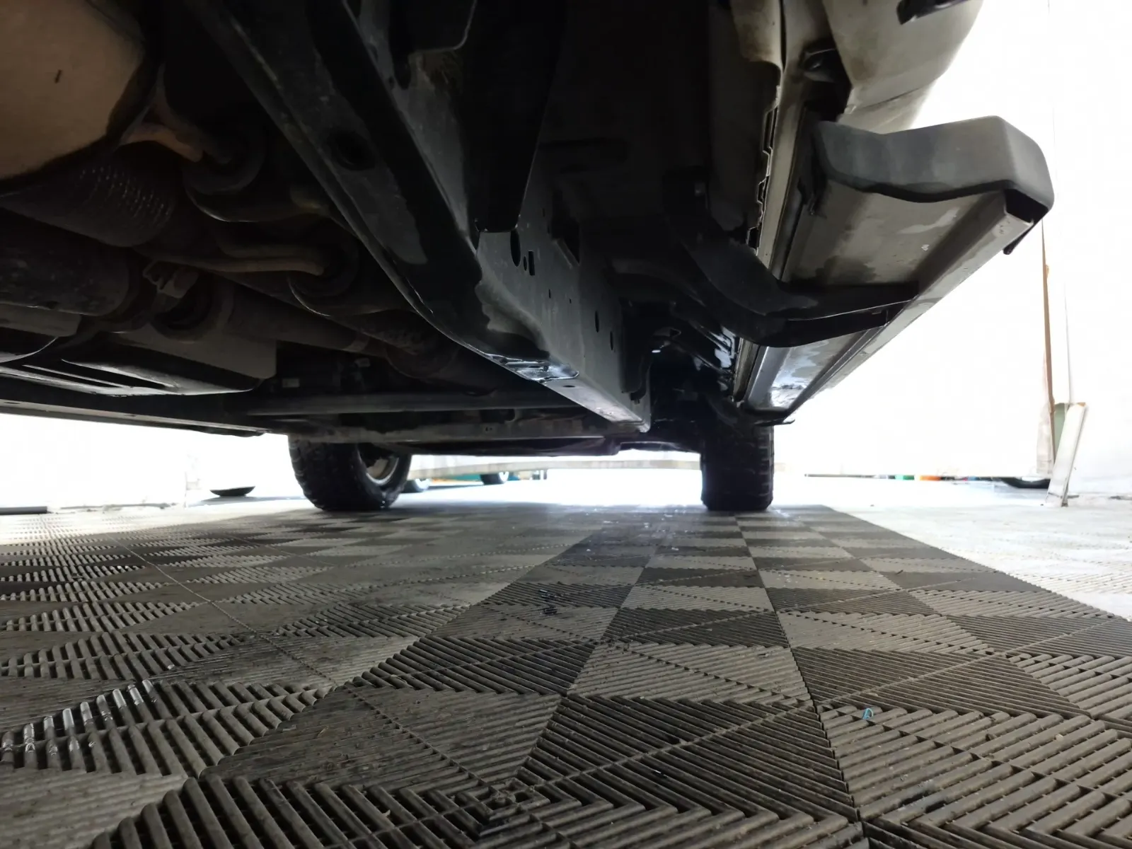 Undercarriage - Passenger Photo
