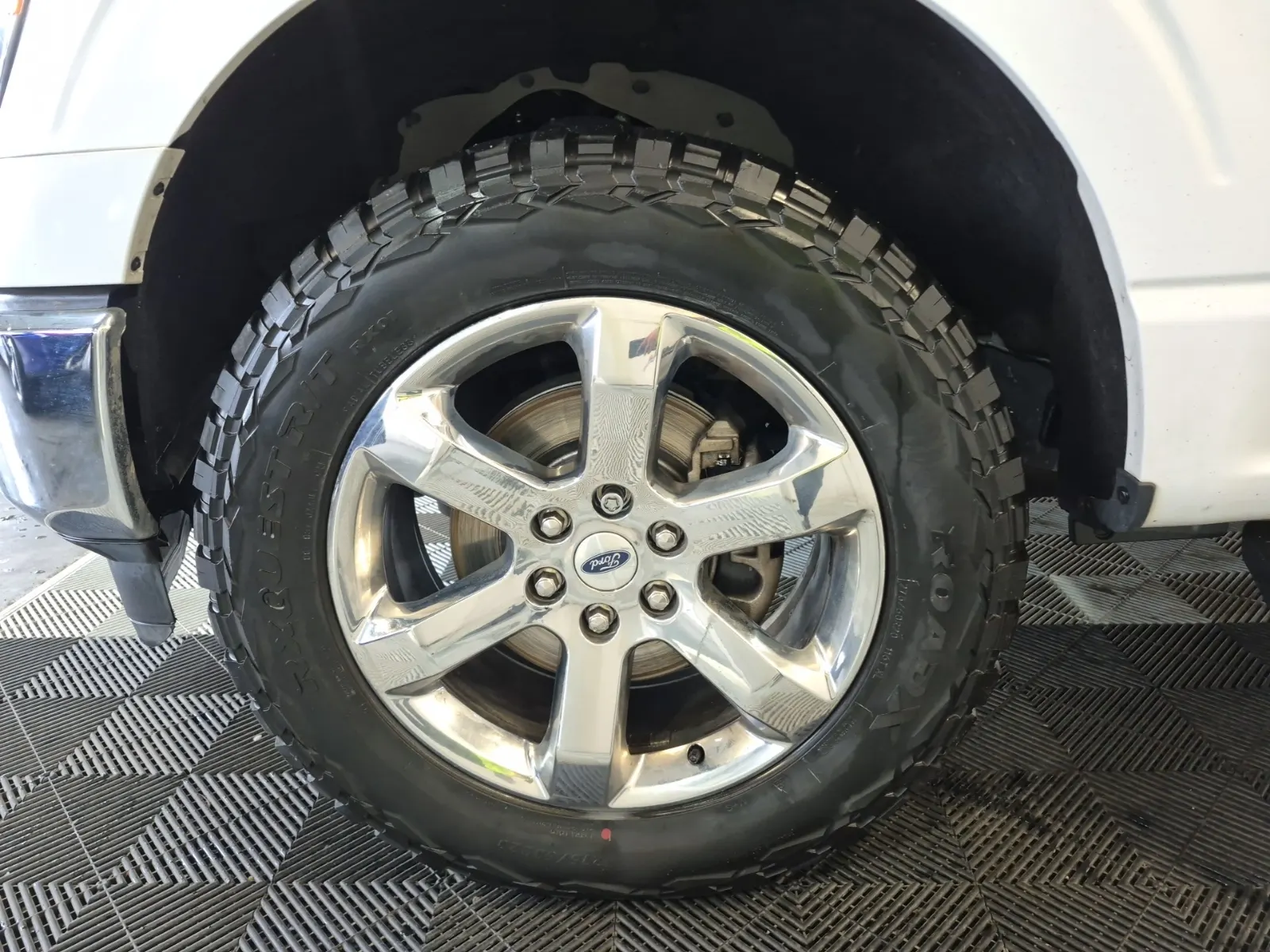 Front driver wheel/tire photo