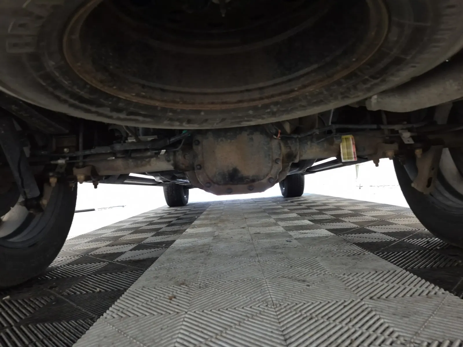 Undercarriage - Rear Photo