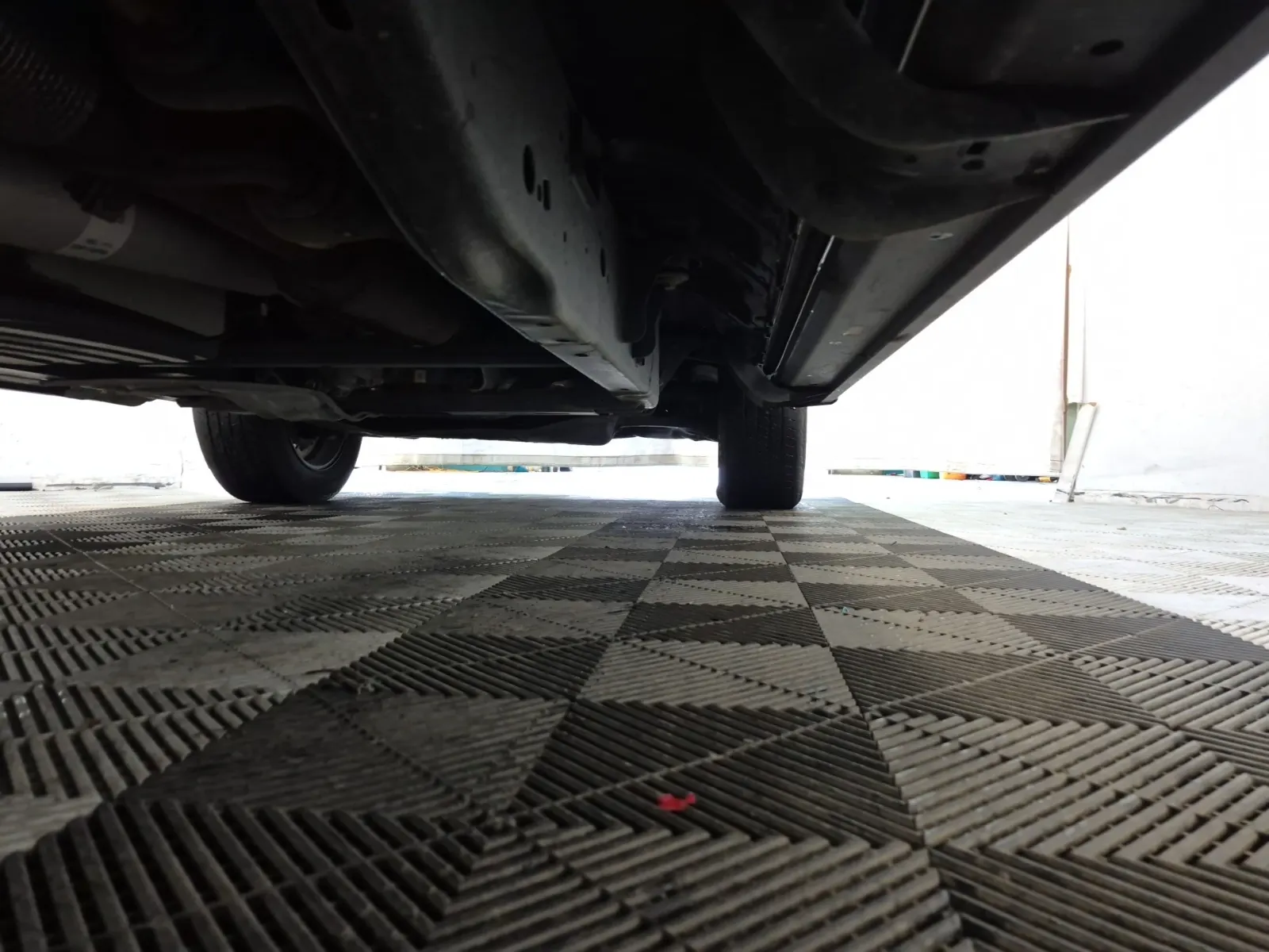 Undercarriage - Passenger Photo